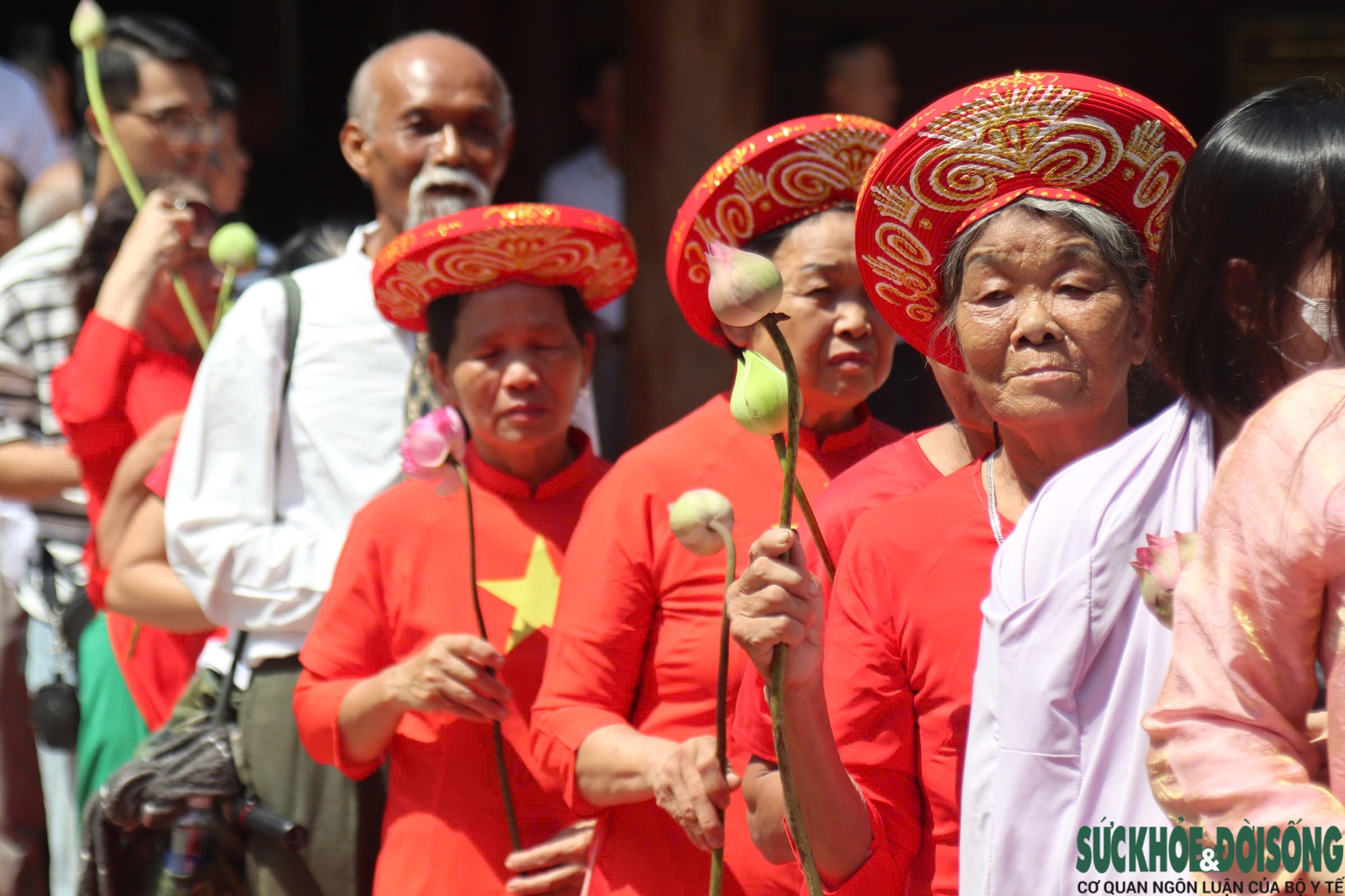 Dâng hoa, dâng hương tưởng niệm Chủ tịch Hồ Chí Minh- Ảnh 3.