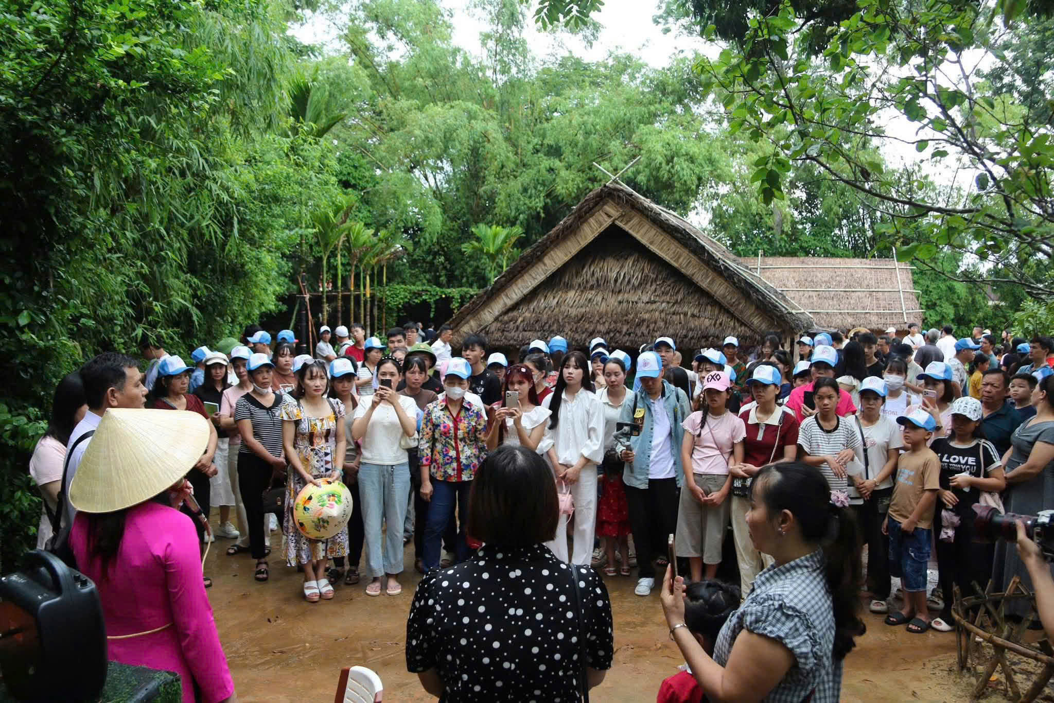 Những bàn thờ Bác Hồ ở quê nhà trong ngày Quốc khánh- Ảnh 4.