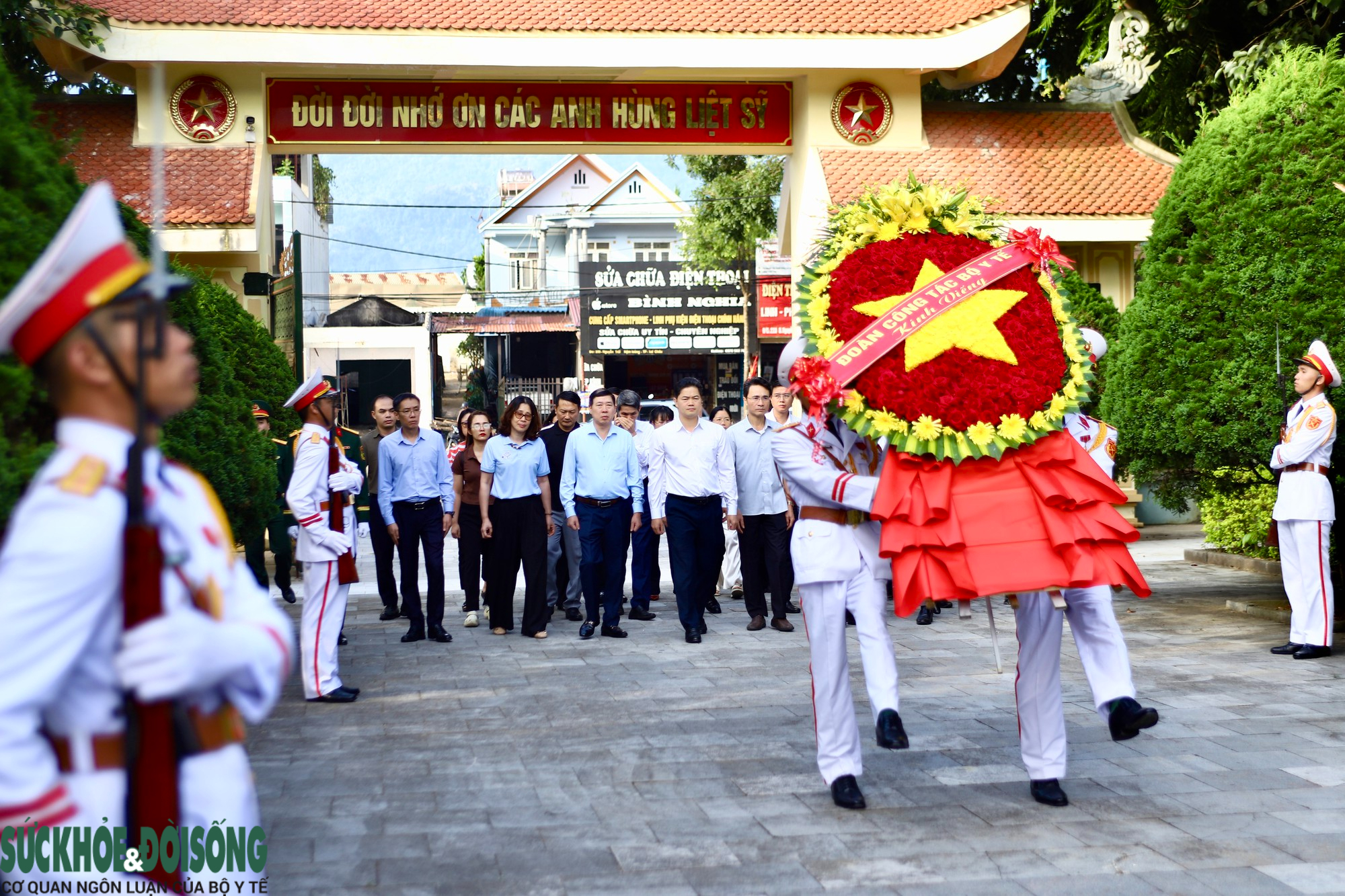 Bộ Y tế trao nhiều phần quà thiết thực cho người dân xã Bình Lư, Lai Châu- Ảnh 2.