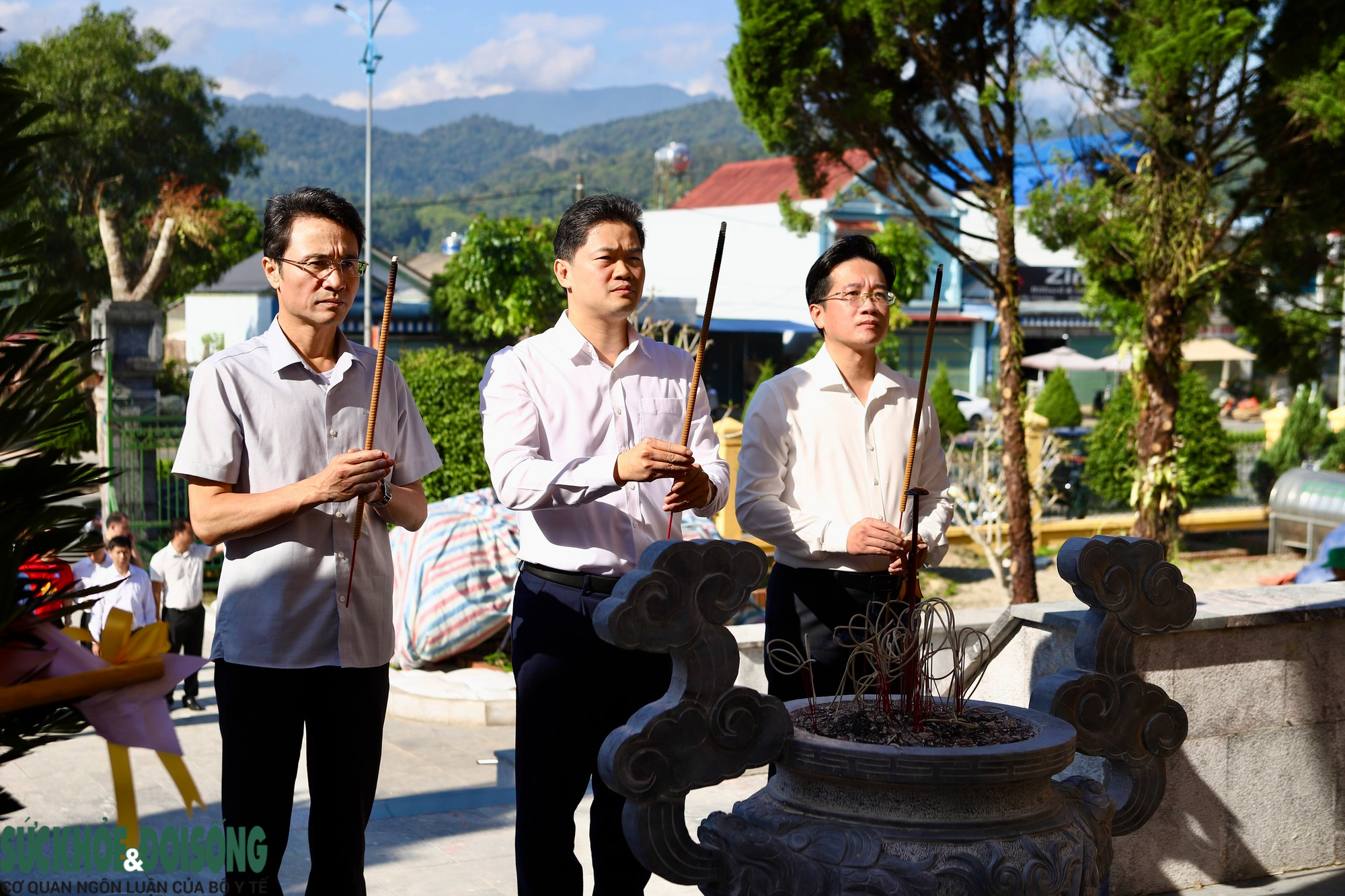 Bộ Y tế trao nhiều phần quà thiết thực cho người dân xã Bình Lư, Lai Châu- Ảnh 4.
