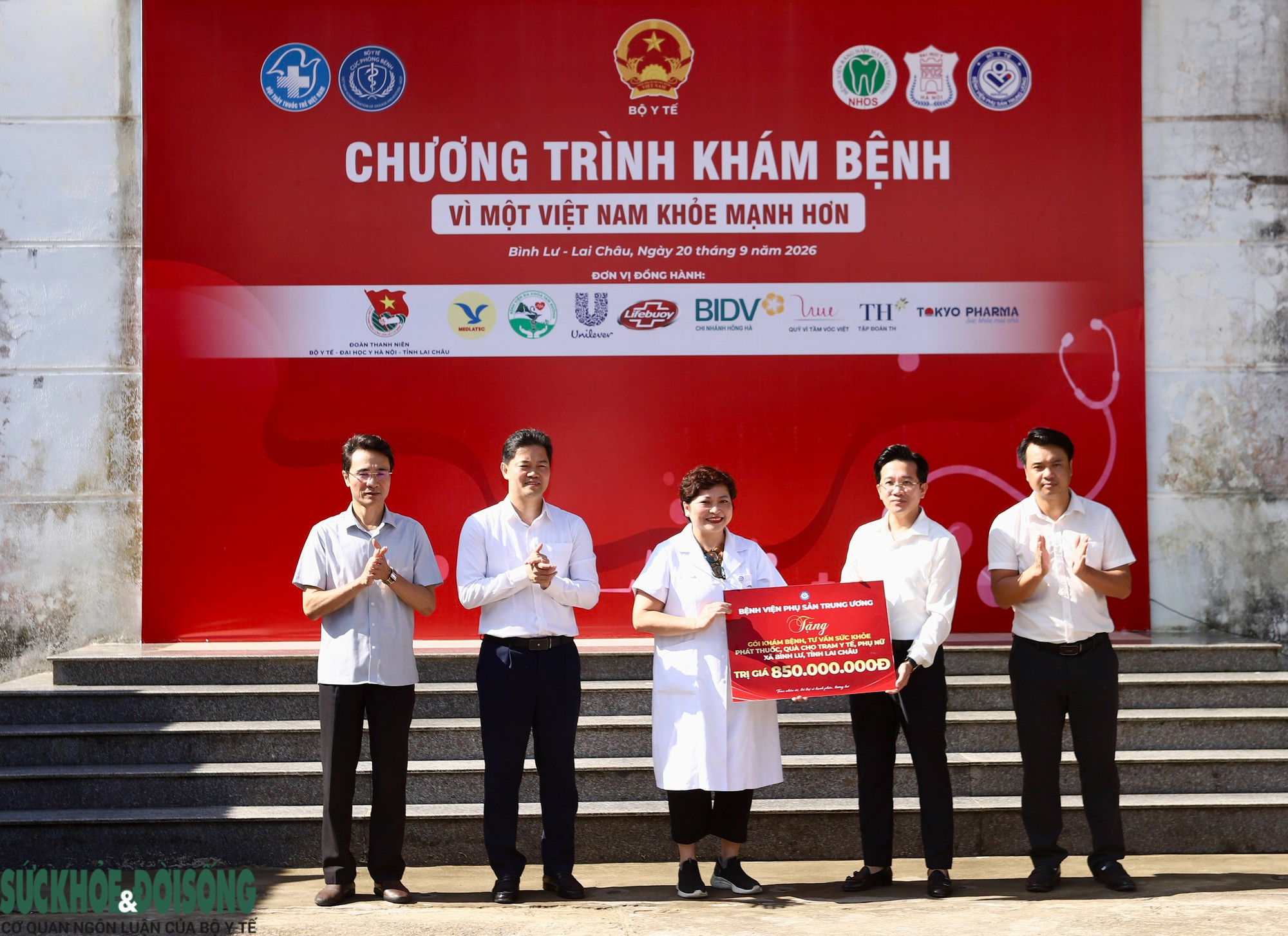 Bộ Y tế trao nhiều phần quà thiết thực cho người dân xã Bình Lư, Lai Châu- Ảnh 6.