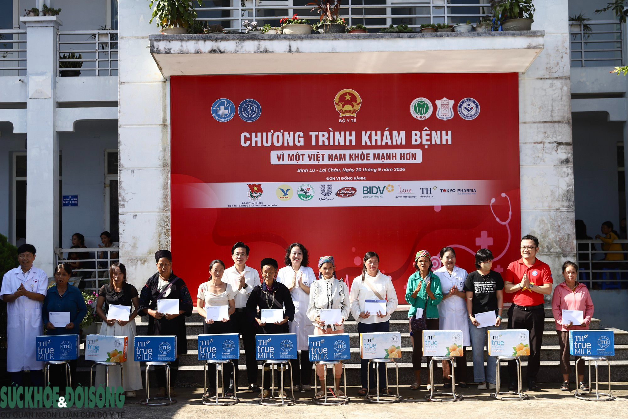 Bộ Y tế trao nhiều phần quà thiết thực cho người dân xã Bình Lư, Lai Châu- Ảnh 9.