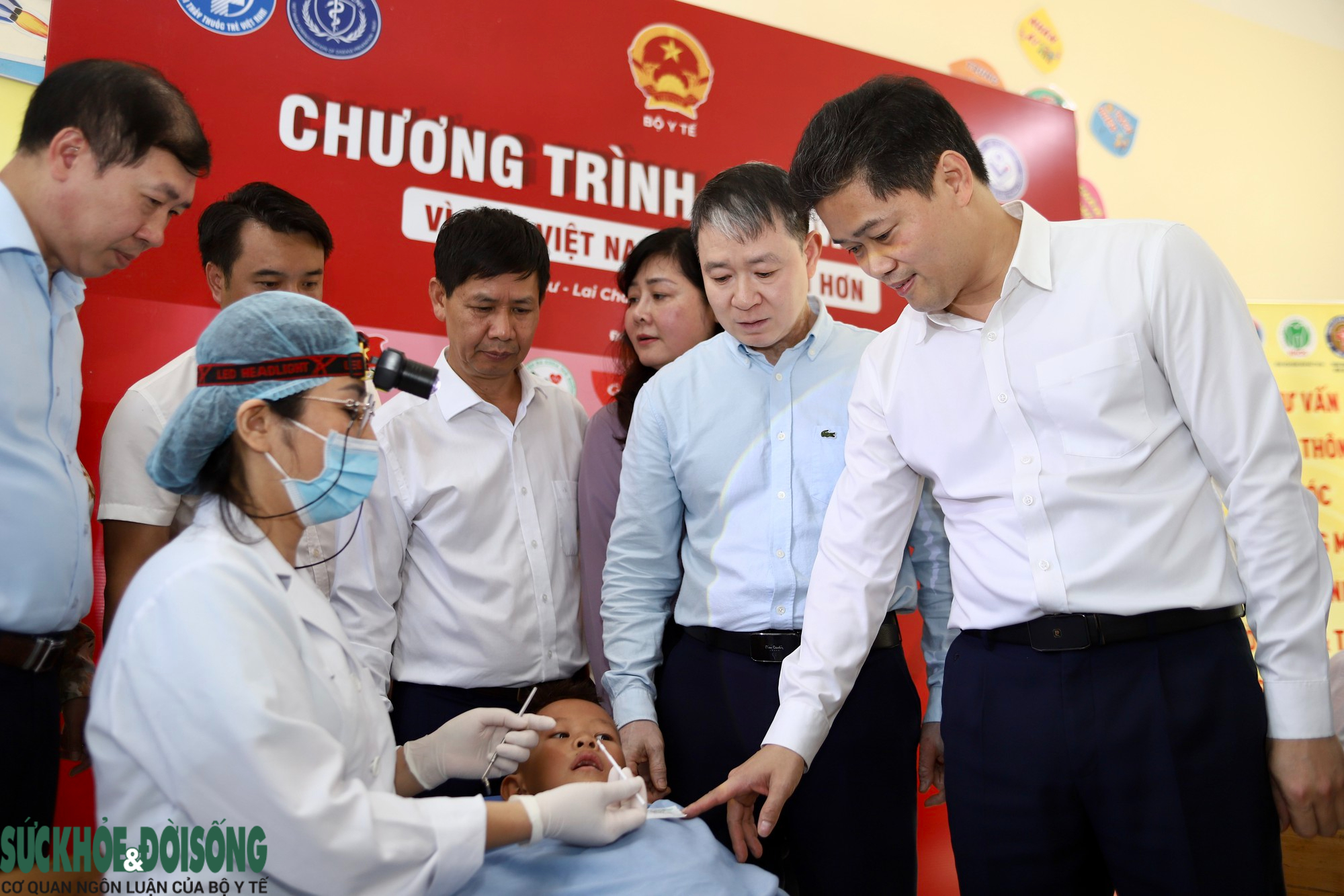 Thầy thuốc trẻ mang dịch vụ chăm sóc sức khỏe đến người dân vùng cao Lai Châu- Ảnh 2.