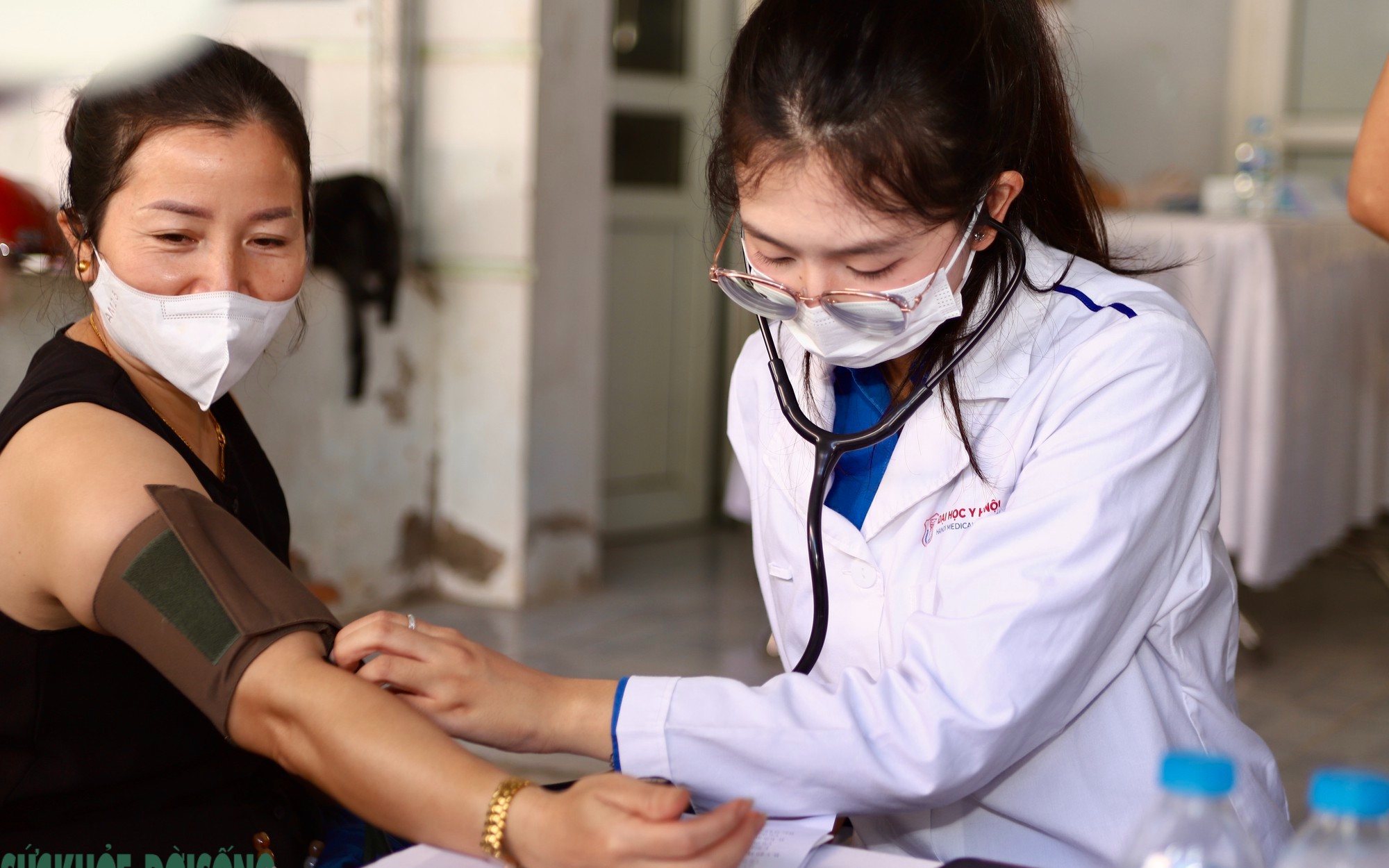 Thầy thuốc trẻ mang dịch vụ chăm sóc sức khỏe đến người dân vùng cao Lai Châu