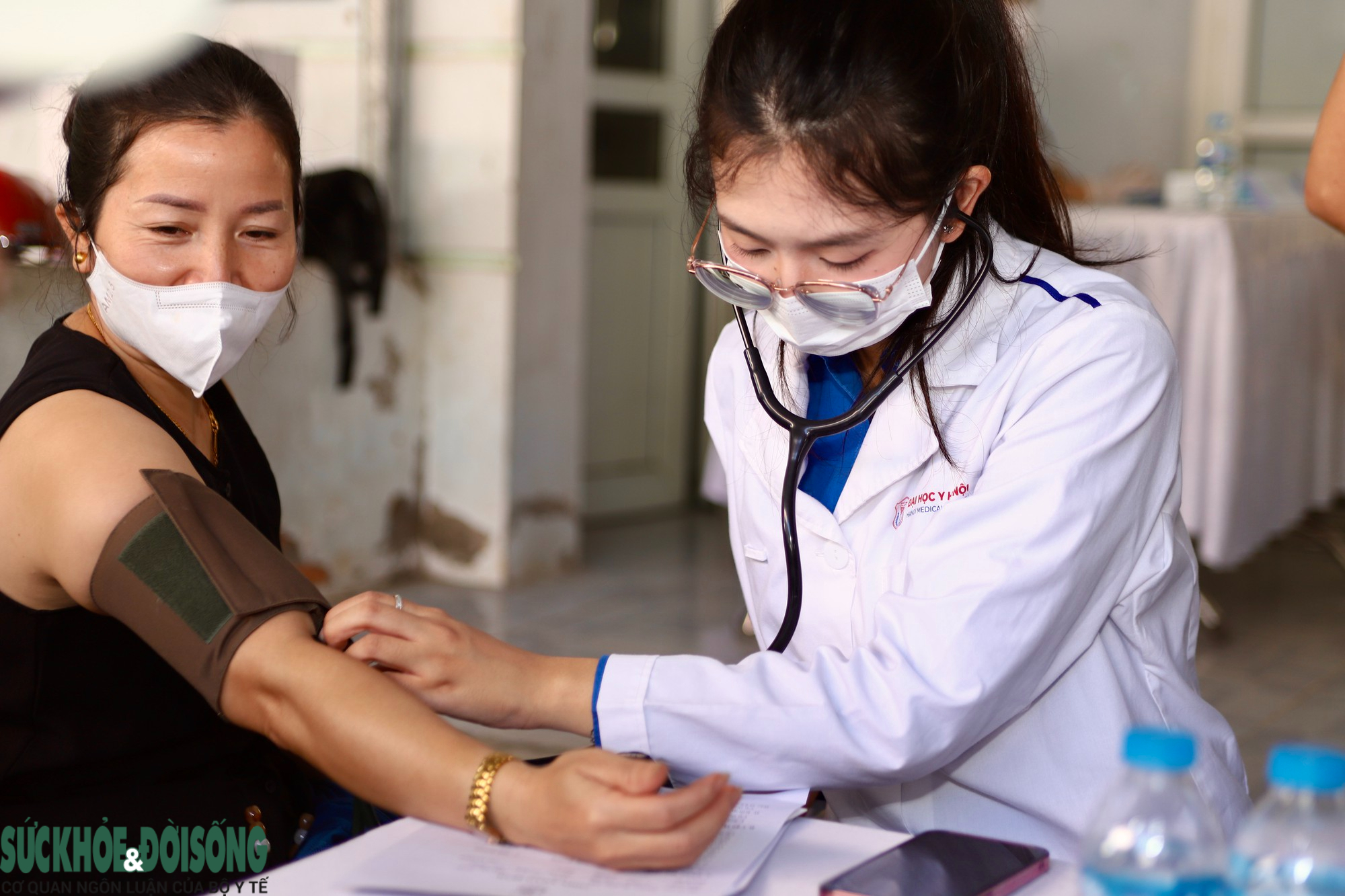 Thầy thuốc trẻ mang dịch vụ chăm sóc sức khỏe đến người dân vùng cao Lai Châu- Ảnh 4.