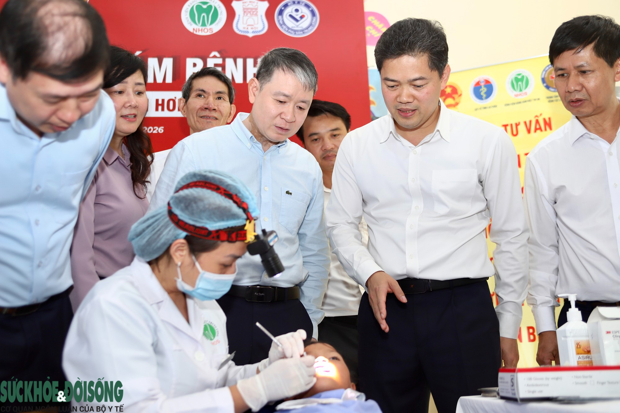 Thầy thuốc trẻ mang dịch vụ chăm sóc sức khỏe đến người dân vùng cao Lai Châu- Ảnh 5.