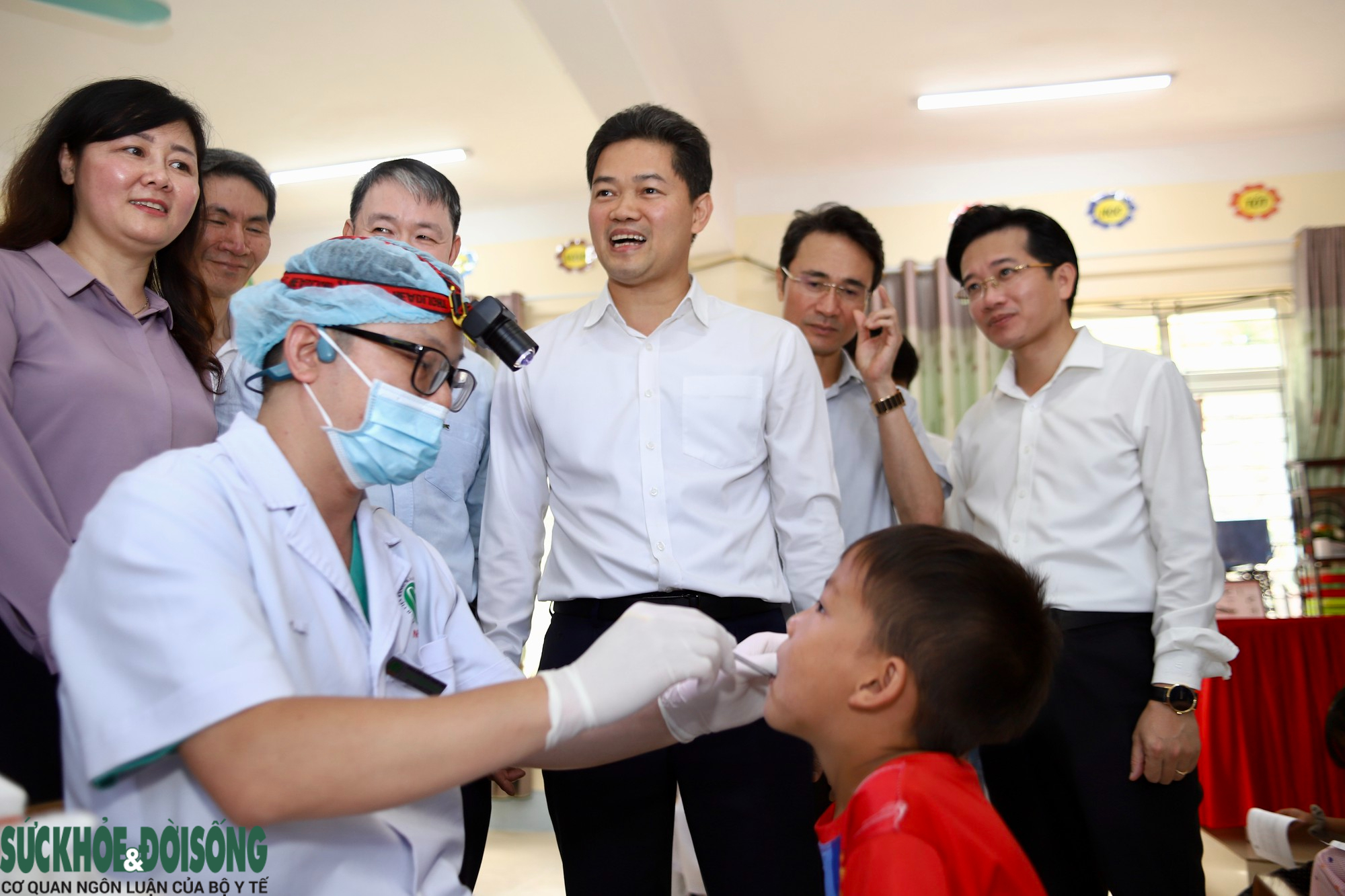 Thầy thuốc trẻ mang dịch vụ chăm sóc sức khỏe đến người dân vùng cao Lai Châu- Ảnh 8.