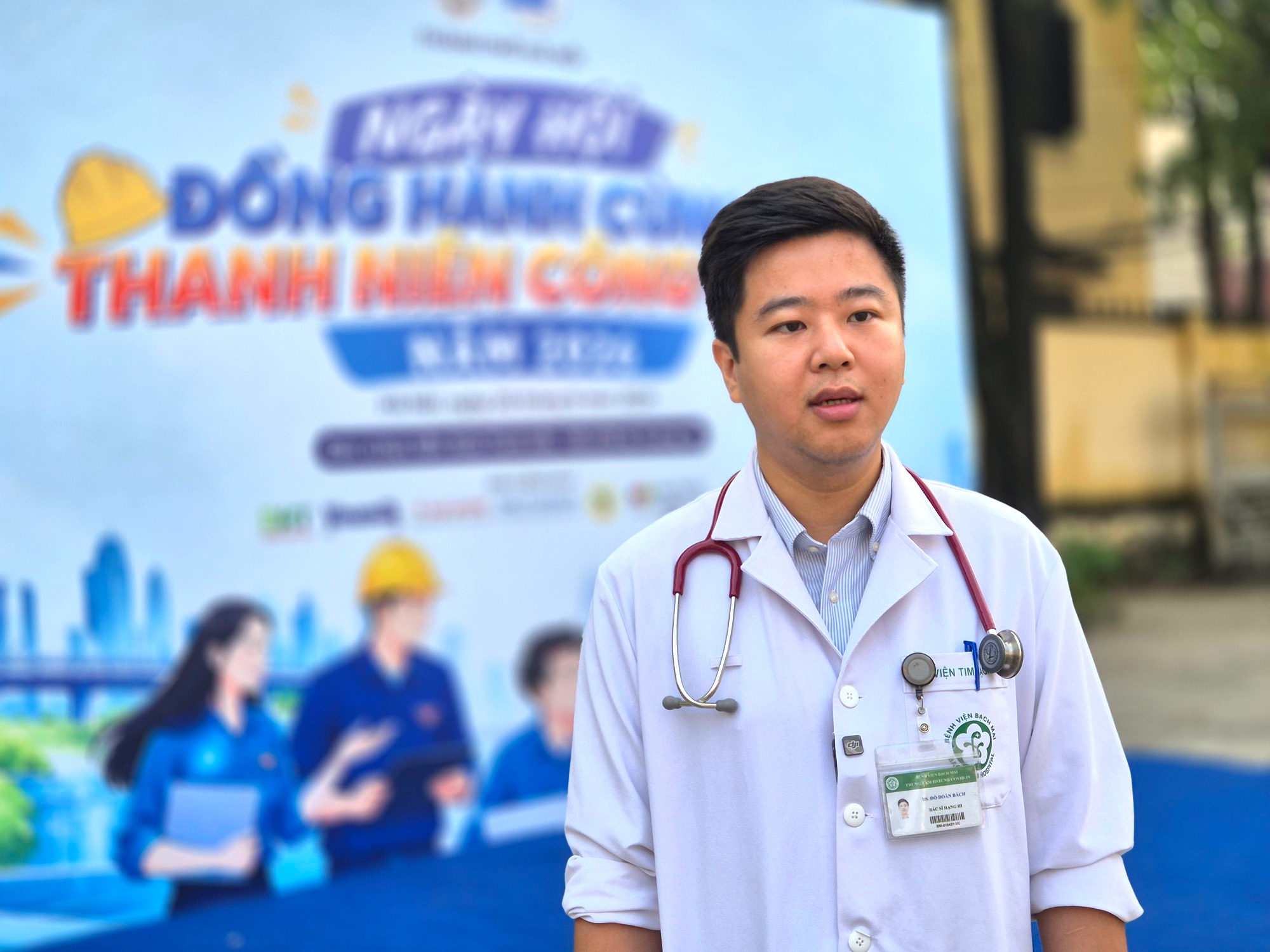 Khám sức khỏe miễn phí, phát hiện sớm nguy cơ bệnh tật ở người trẻ - Ảnh 2.