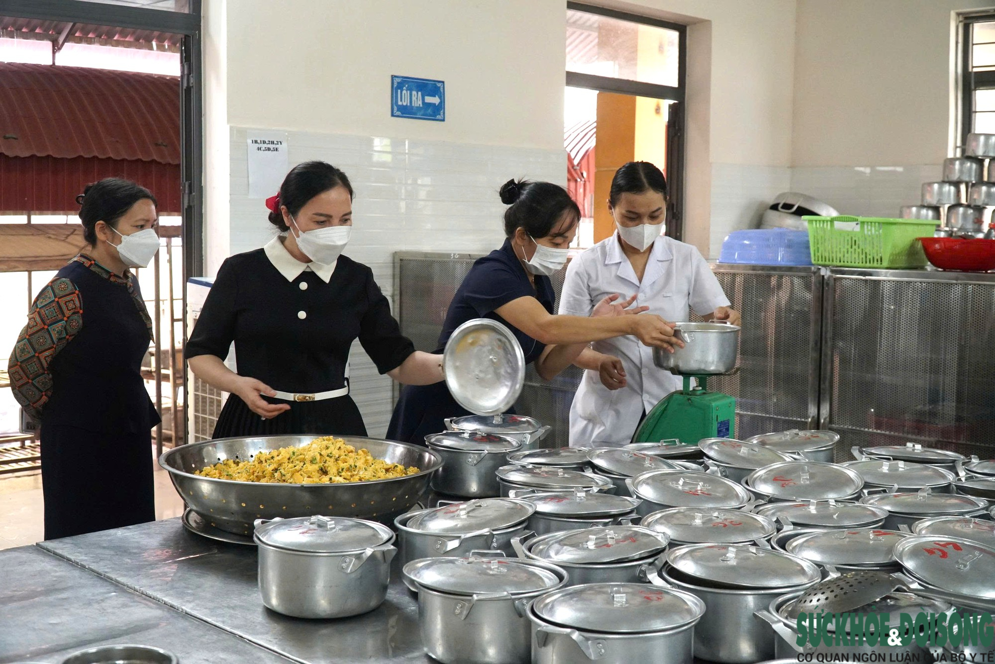 Bữa ăn bán trú ở Nghệ An có hợp đồng vẫn khó truy xuất nguồn thực phẩm- Ảnh 2.