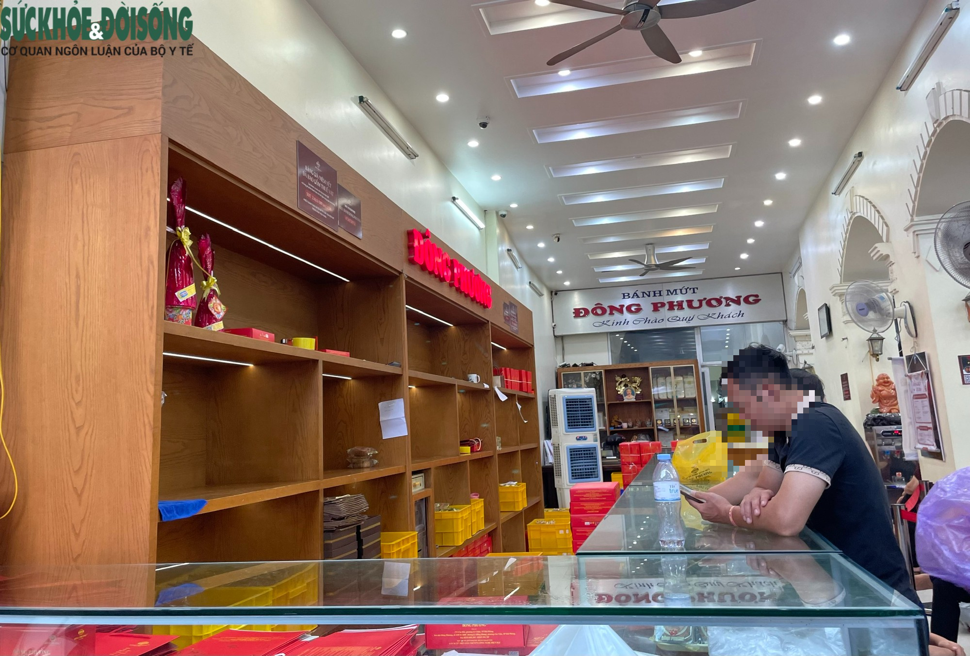 Người Hải Phòng xếp hàng cả tiếng đồng hồ mua bánh Trung thu - Ảnh 5.