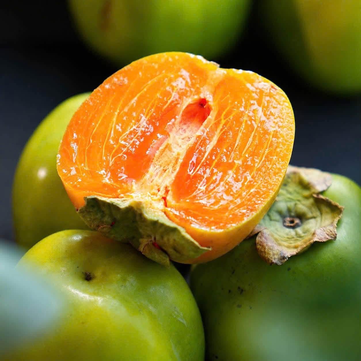 Hồng da tre có gì đặc biệt mà giá gần 200.000 đồng/kg vẫn được chị em thi nhau ‘săn đón’? - Ảnh 4.