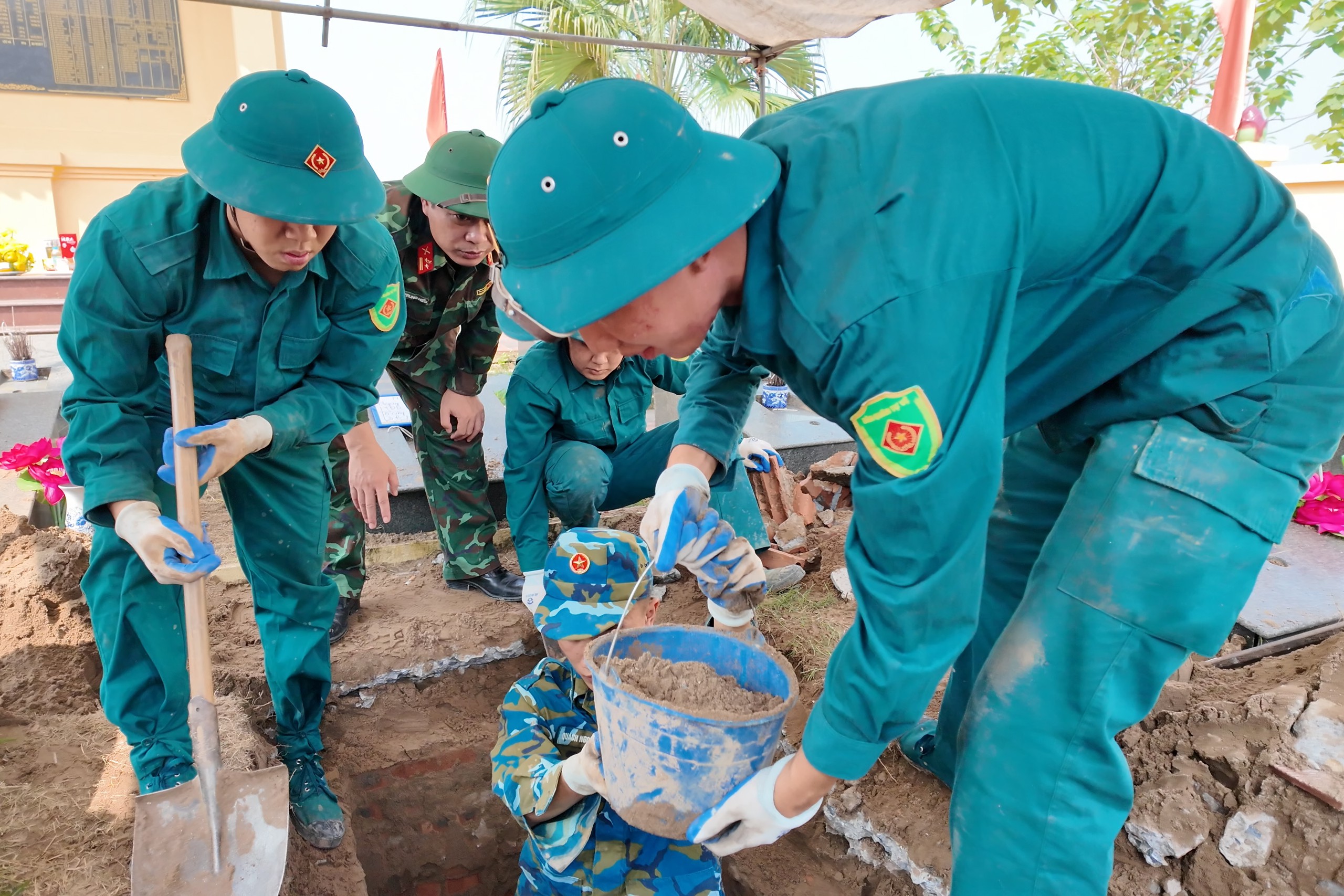 Những người lặng thầm góp sức tìm lại tên cho liệt sĩ ở Đông Anh- Ảnh 3.