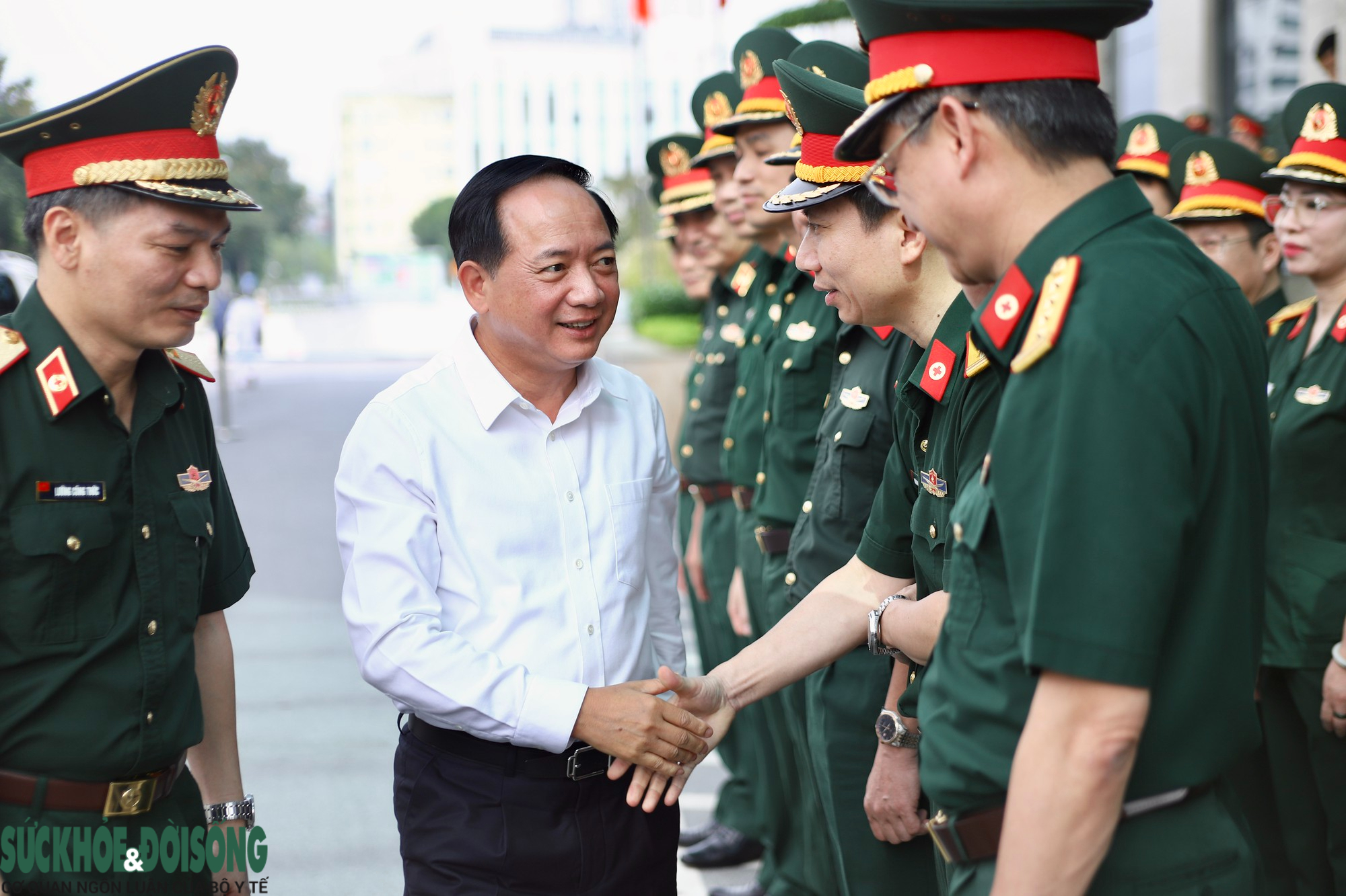 Trưởng Ban Tuyên giáo Trung ương thăm, động viên bệnh nhi tại Hà Nội- Ảnh 9.