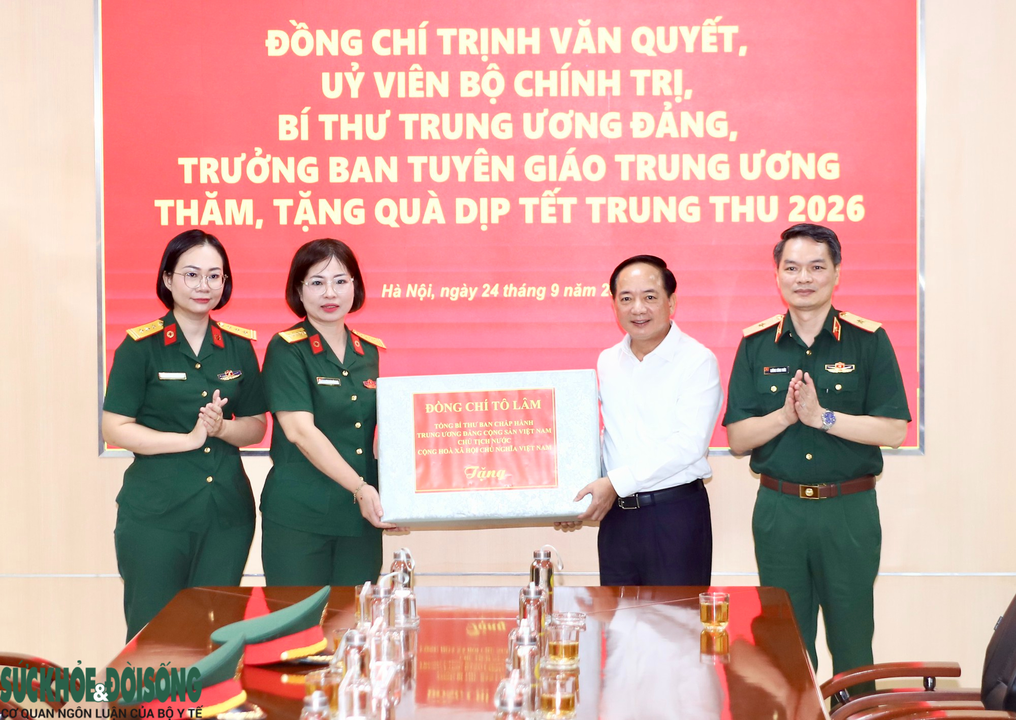Trưởng Ban Tuyên giáo Trung ương thăm, động viên bệnh nhi tại Hà Nội- Ảnh 11.