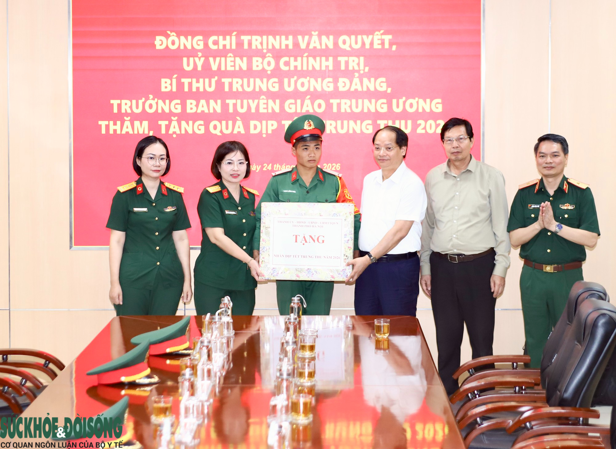 Trưởng Ban Tuyên giáo Trung ương thăm, động viên bệnh nhi tại Hà Nội- Ảnh 12.