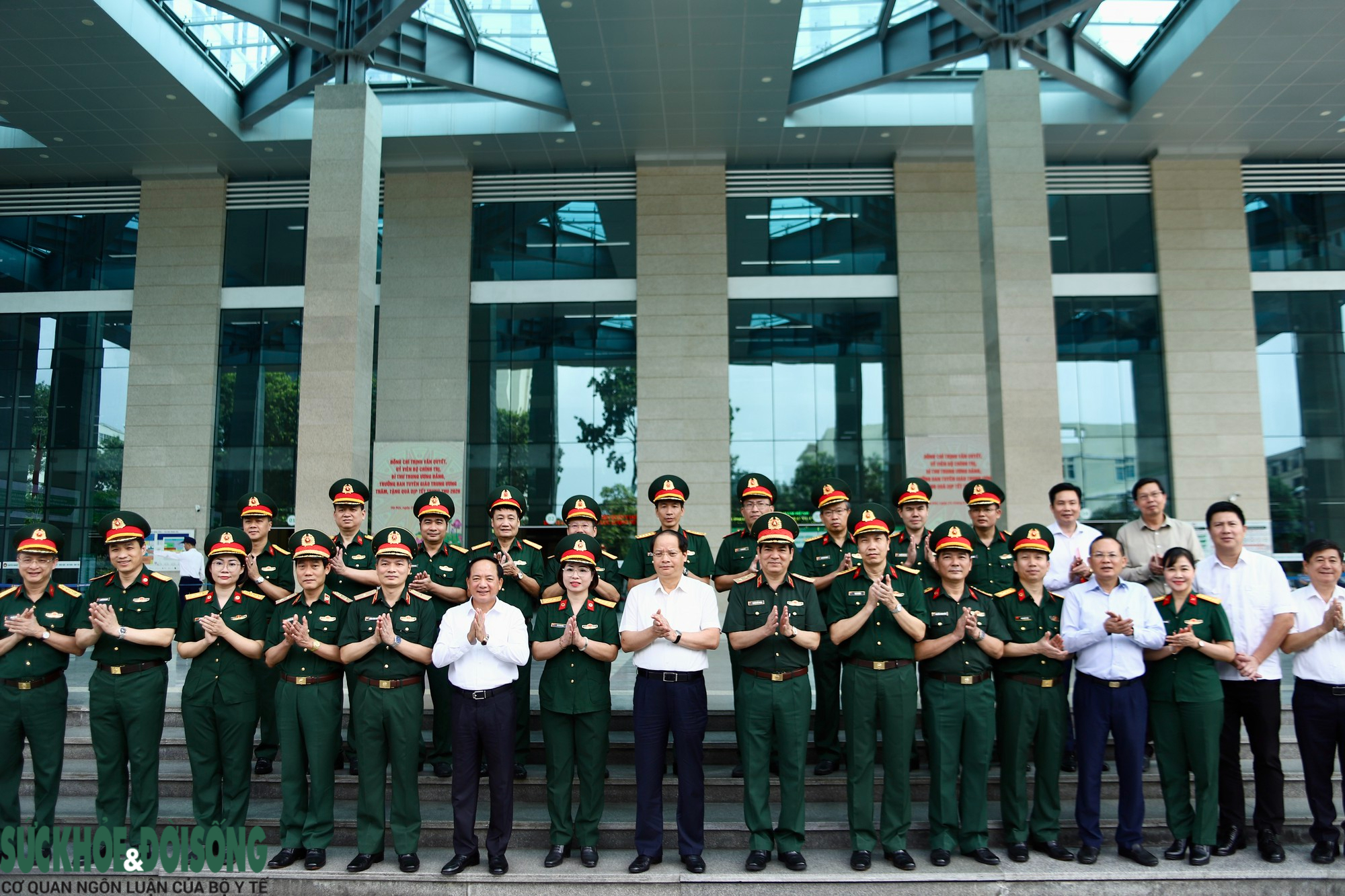 Trưởng Ban Tuyên giáo Trung ương thăm, động viên bệnh nhi tại Hà Nội- Ảnh 14.