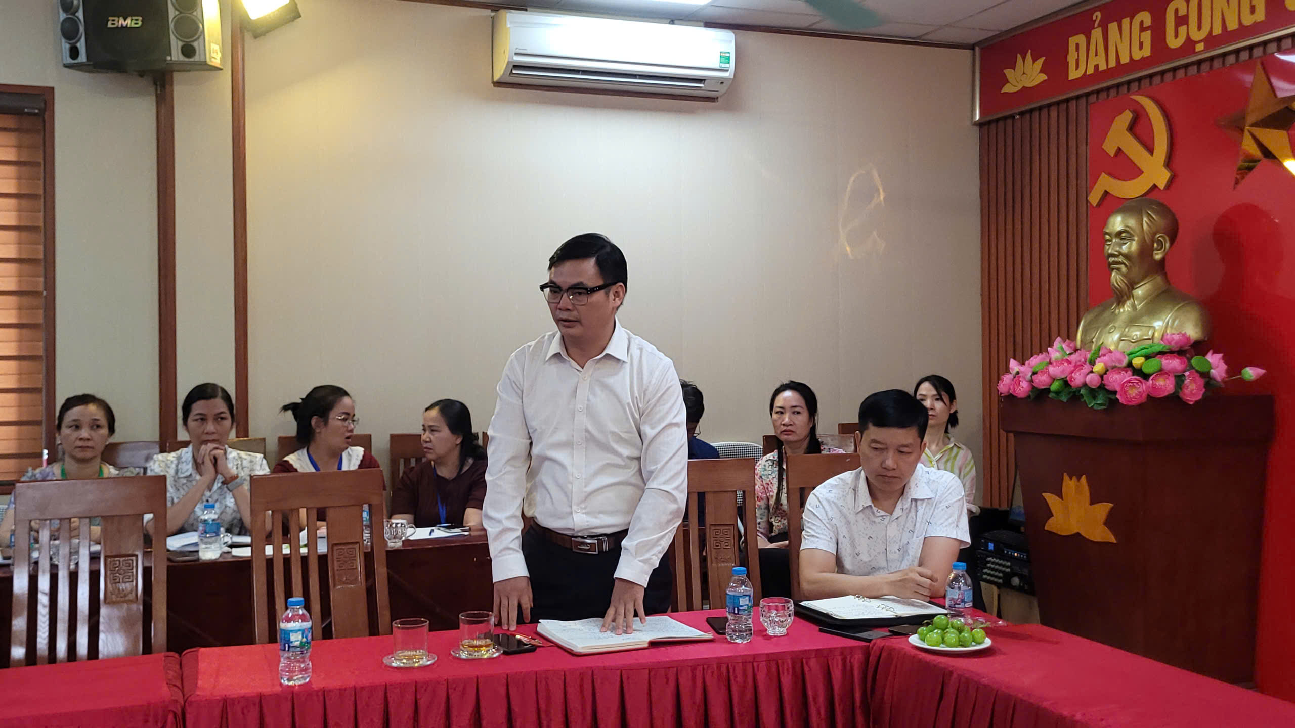 Hà Nội phát hiện nhiều bất cập tại bếp ăn bán trú Trường TH Quảng Bị 1- Ảnh 3.