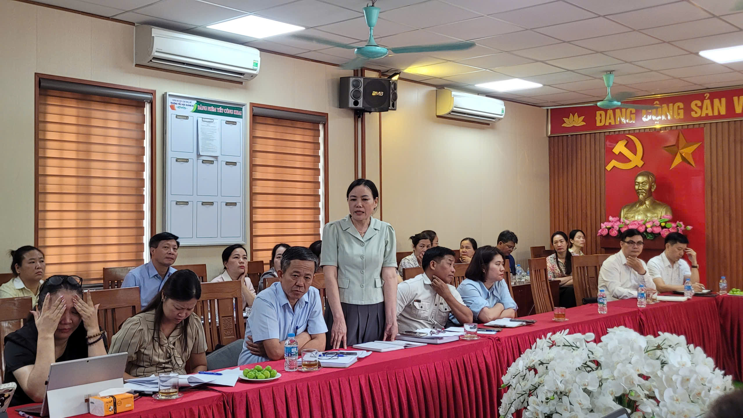Hà Nội phát hiện nhiều bất cập tại bếp ăn bán trú Trường TH Quảng Bị 1- Ảnh 4.