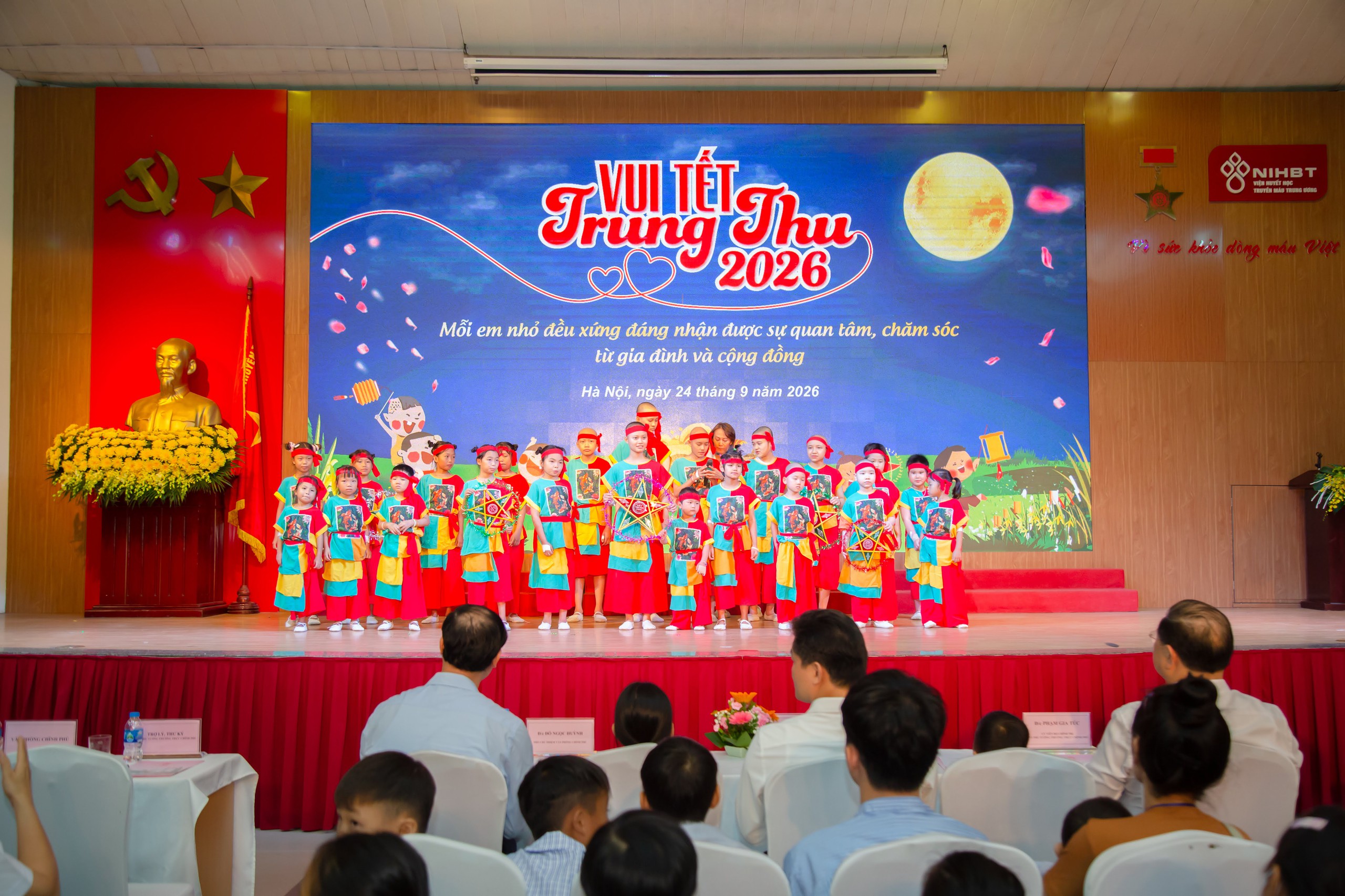 Phó Thủ tướng Thường trực Phạm Gia Túc thăm, tặng quà bệnh nhi dịp Tết Trung thu- Ảnh 6.