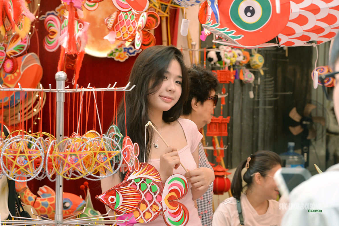 Phố Hàng Mã trước ngày Trung thu- Ảnh 5.