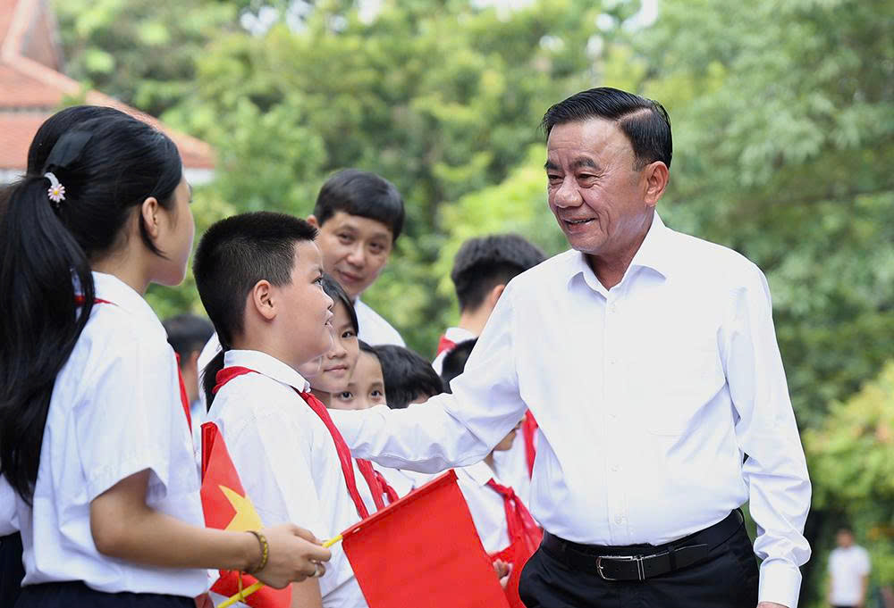 Thường trực Ban Bí thư Trần Cẩm Tú thăm, tặng quà Trung thu Làng Trẻ em SOSHàNội - Ảnh 6.