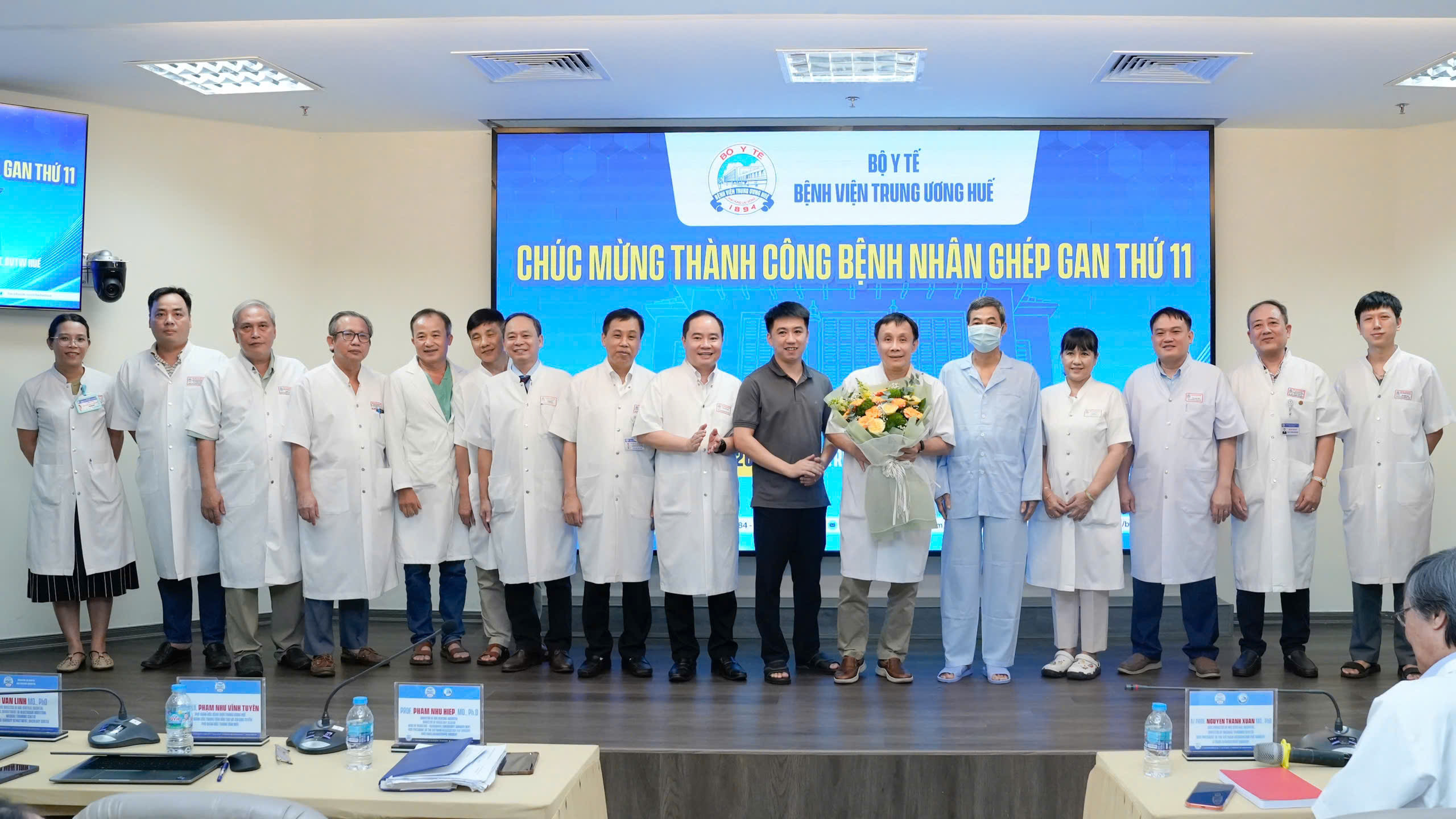 Trao Kỷ niệm chương 'Vì sức khỏe nhân dân' cho gia đình người hiến tạng- Ảnh 3.