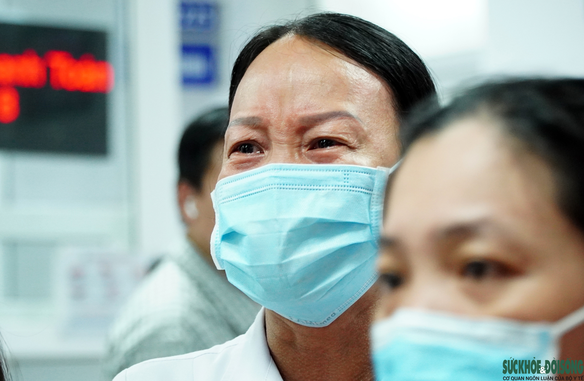 Chồng, con nghẹn ngào hôn tiễn biệt nữ nhân viên y tế trước khi hiến tạng - Ảnh 6.