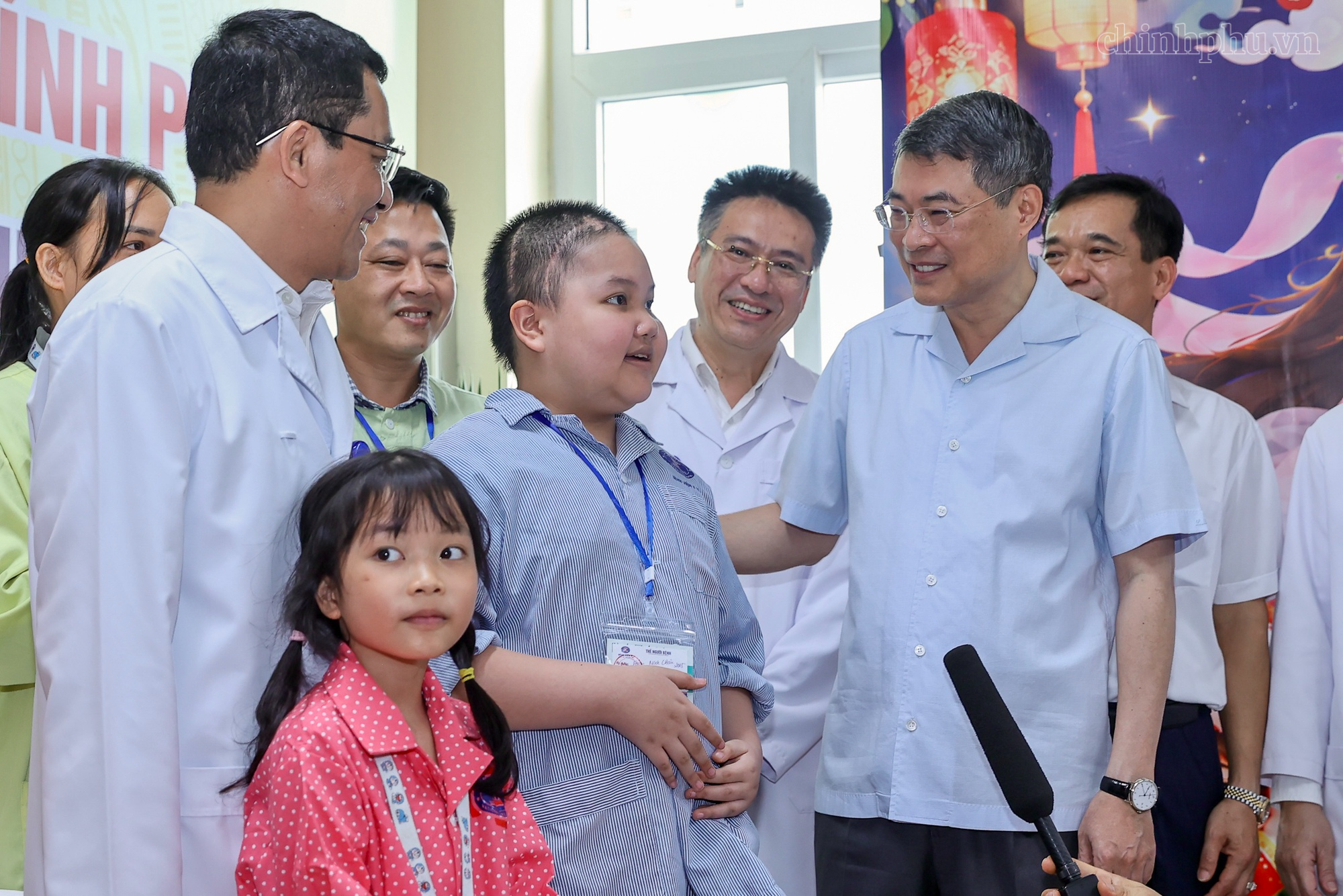 Thủ tướng Lê Minh Hưng thăm, tặng quà Trung thu cho các bệnh nhi Bệnh viện K- Ảnh 4.
