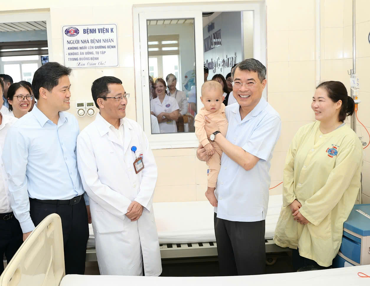 Thủ tướng Lê Minh Hưng thăm, tặng quà Trung thu cho các bệnh nhi Bệnh viện K- Ảnh 5.