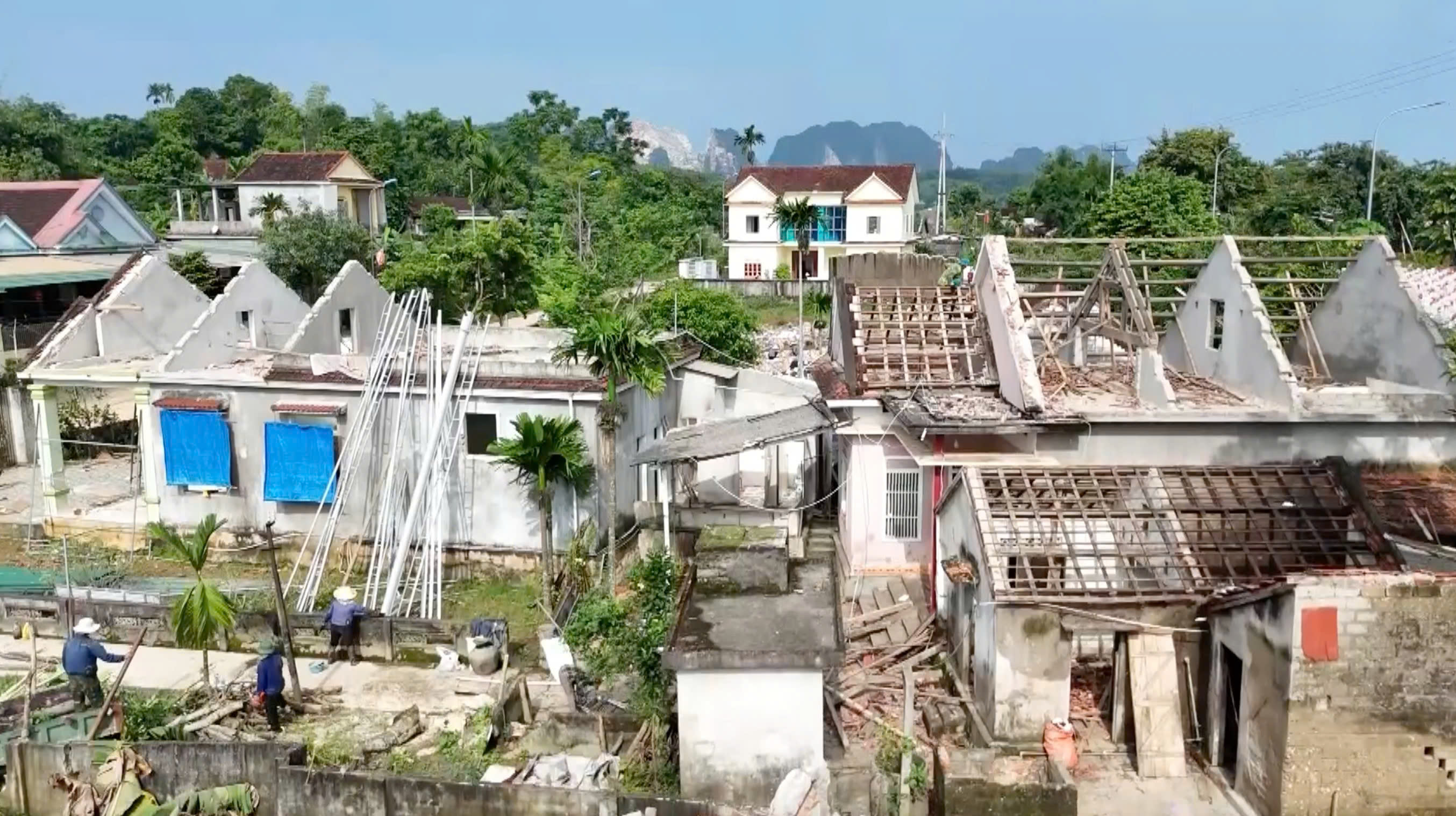 Người dân Nghệ An dỡ nhà, nhường đất mở rộng nghĩa trang liệt sĩ- Ảnh 2.