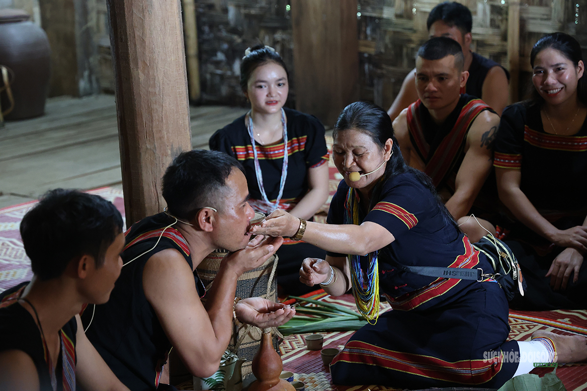 Độc đáo Tết mùa người Giẻ - Triêng giữa lòng Hà Nội - Ảnh 8.