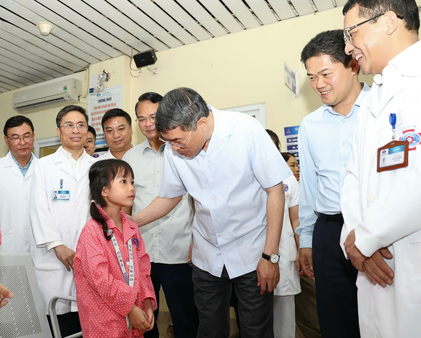 Thủ tướng Lê Minh Hưng thăm, tặng quà Trung thu cho các bệnh nhi Bệnh viện K- Ảnh 2.