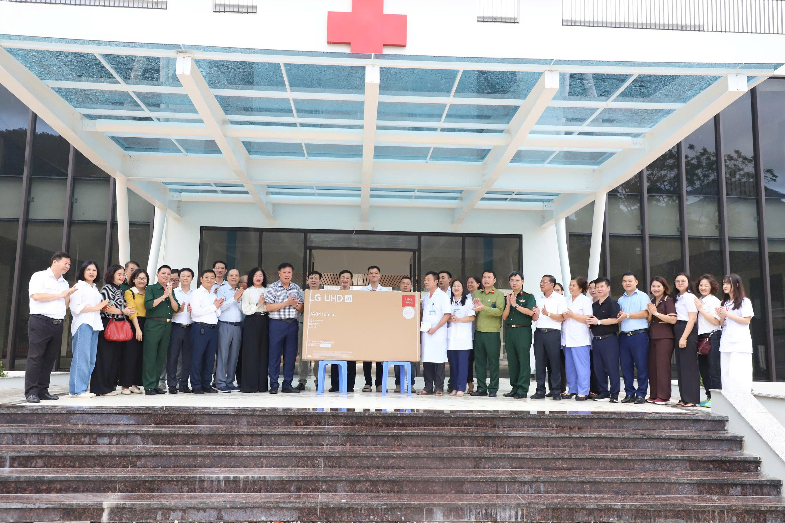 Thứ trưởng Đỗ Xuân Tuyên và đoàn Hội Cựu chiến binh Bộ Y tế tri ân cácAnhhùng,LiệtsĩtạiQuảngNinh - Ảnh 10.