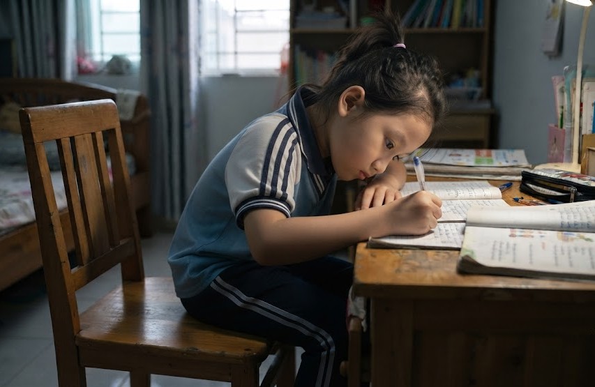 Cong vẹo cột sống ở học sinh: Tập luyện thế nào và khi nào cần điều trị? - Ảnh 1.