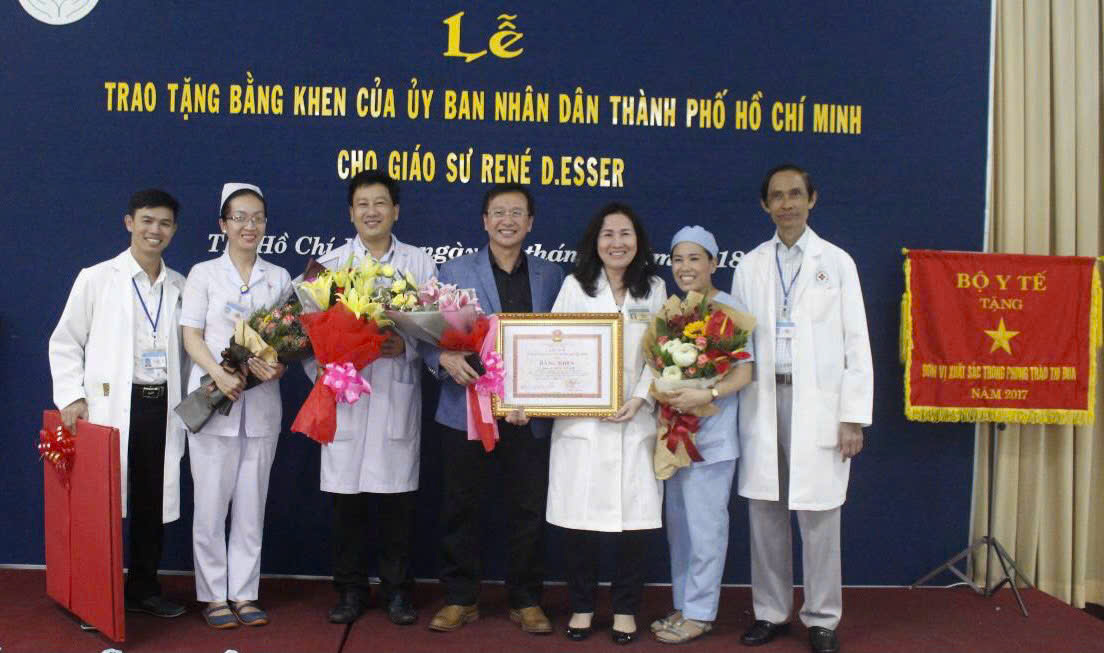 GS.TS.BS René D. Esser: Hơn 20 năm bền bỉ thay đổi từng số phận - Ảnh 6.