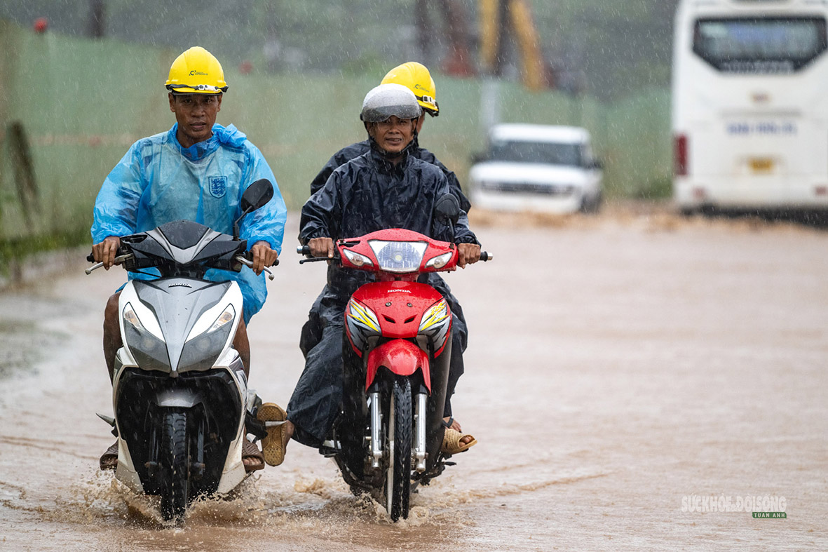 'Vượt nắng, thắng mưa' đẩy nhanh tốc độ thi công trên các công trình APEC 2027- Ảnh 2.