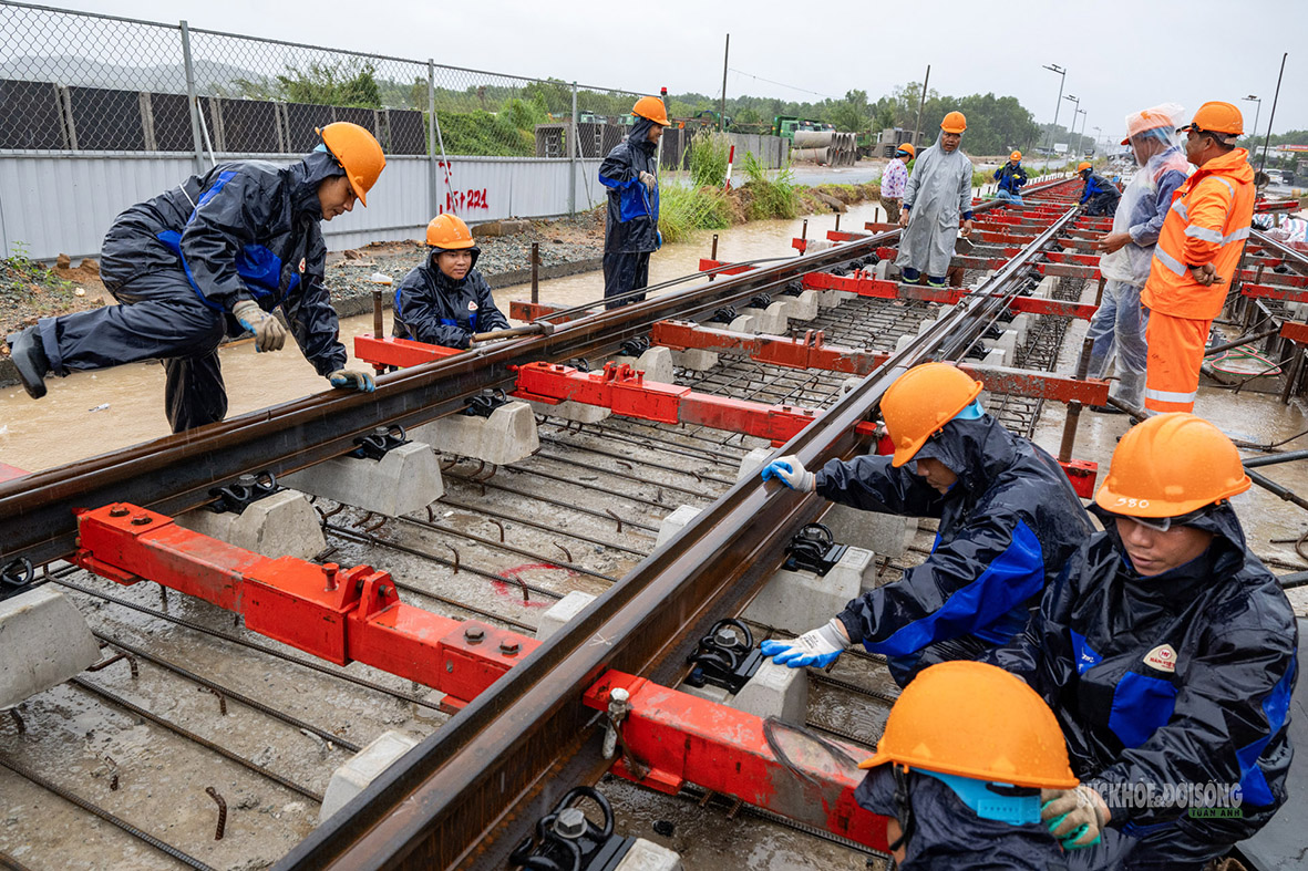 'Vượt nắng, thắng mưa' đẩy nhanh tốc độ thi công trên các công trình APEC 2027- Ảnh 9.