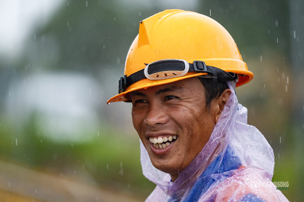 'Vượt nắng, thắng mưa' đẩy nhanh tốc độ thi công trên các công trình APEC 2027- Ảnh 10.