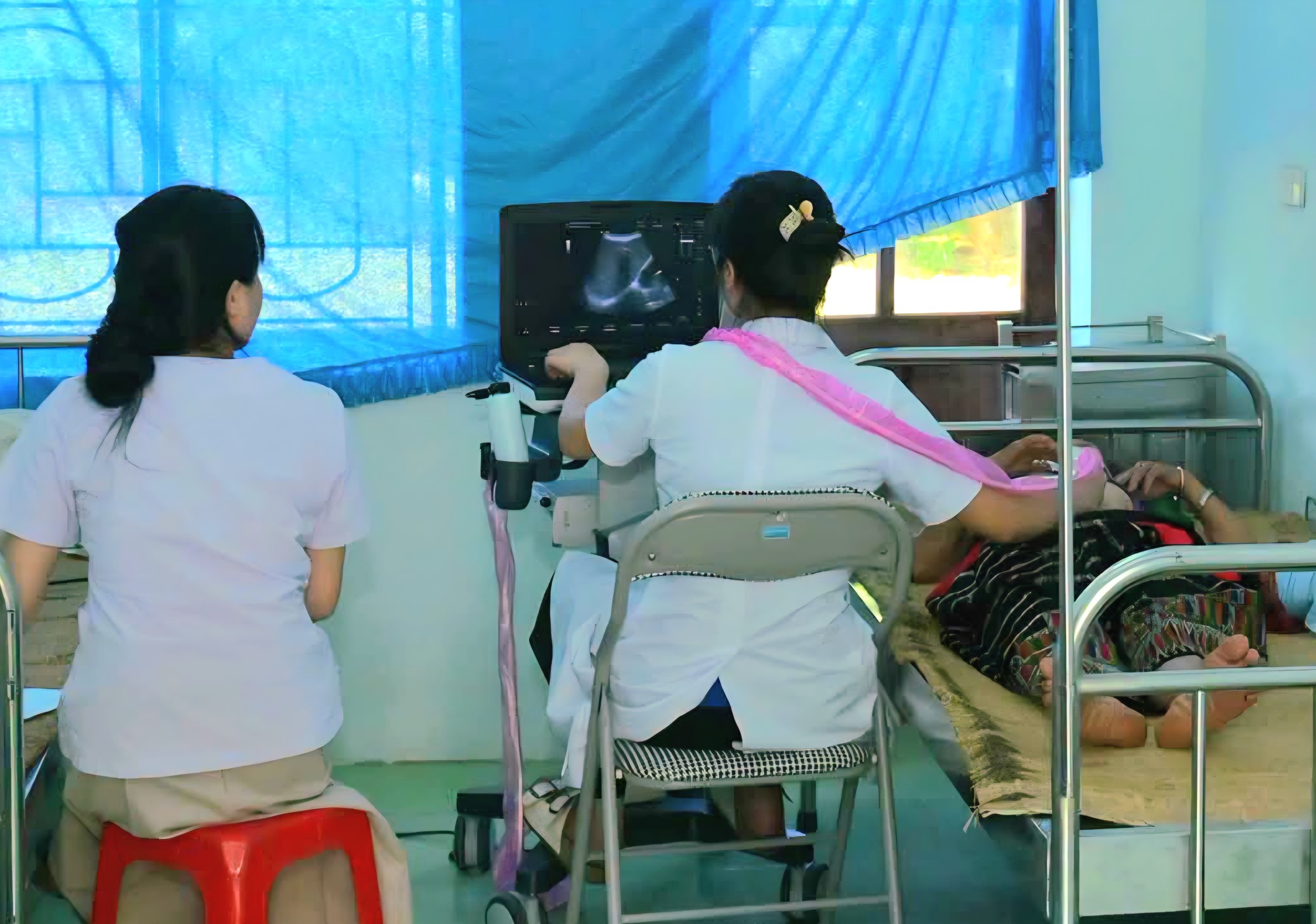 Gallery - Khám, cấp phát thuốc miễn phí cho 600 người dân vùng biên giới - image 4