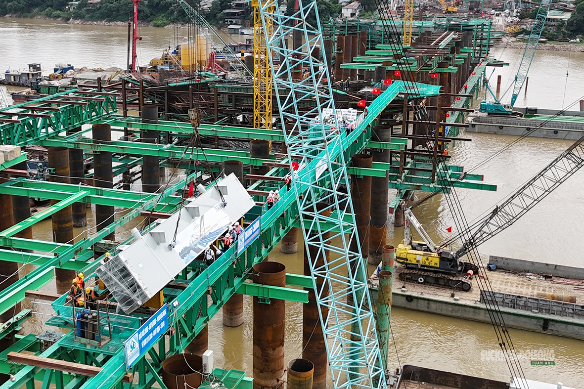 Tăng tốc thi công cầu Trần Hưng Đạo: Hàng trăm công nhân làm việc ngày đêm- Ảnh 10.