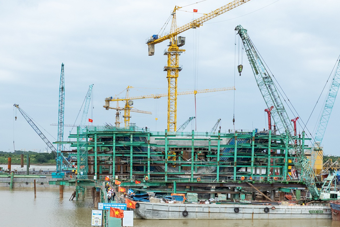 Tăng tốc thi công cầu Trần Hưng Đạo: Hàng trăm công nhân làm việc ngày đêm- Ảnh 11.