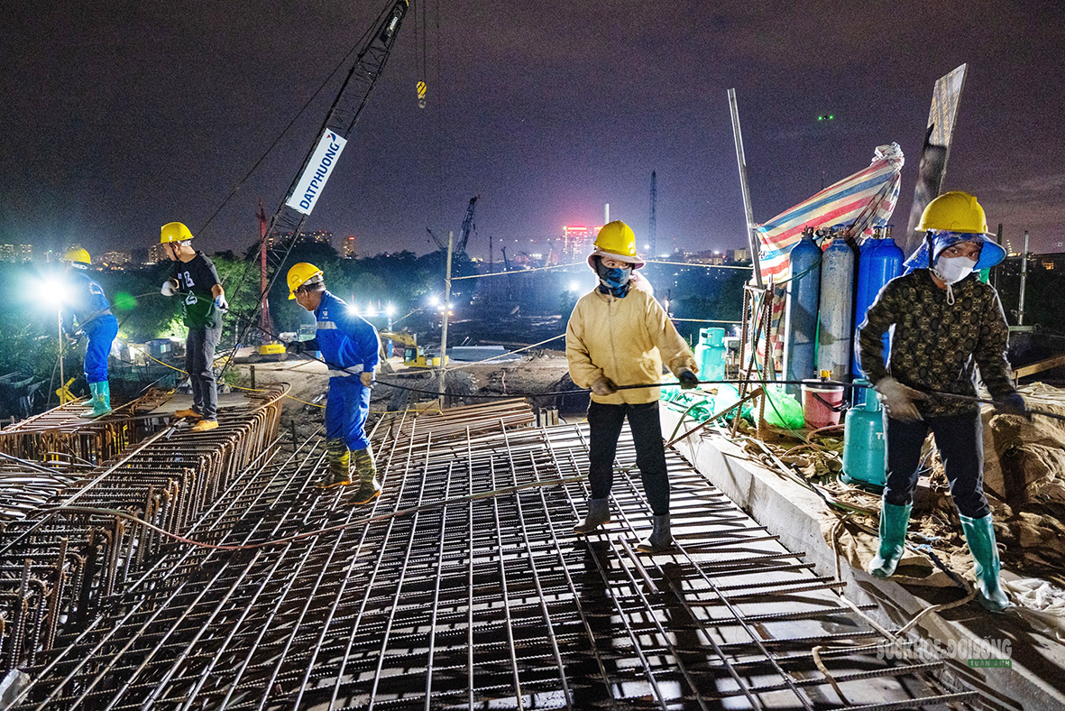 Tăng tốc thi công cầu Trần Hưng Đạo: Hàng trăm công nhân làm việc ngày đêm- Ảnh 7.
