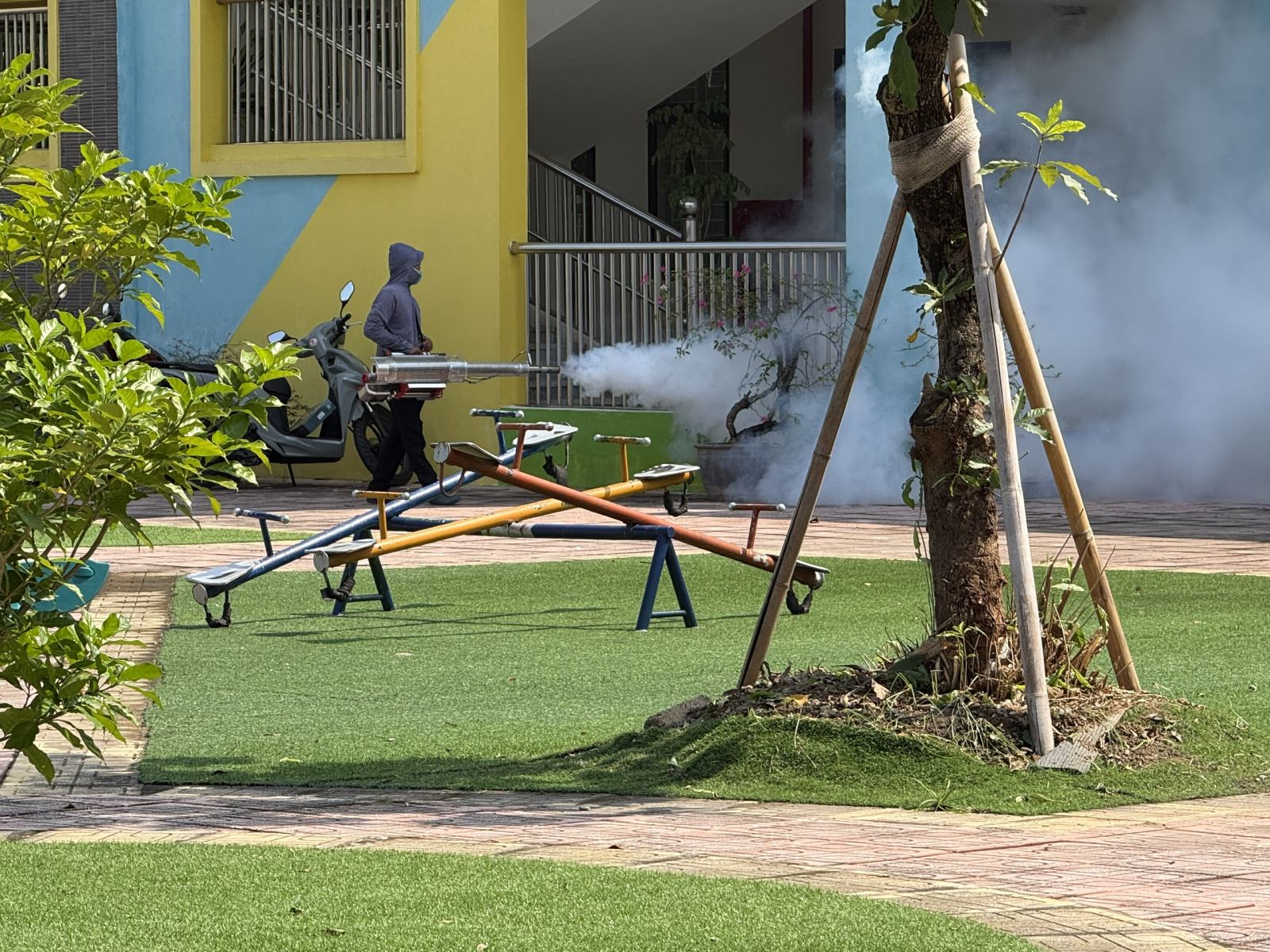 Trước ngày khai giảng, các trường học ở Hà Nội chặn dịch bệnh ngay từ cửa lớp- Ảnh 4.