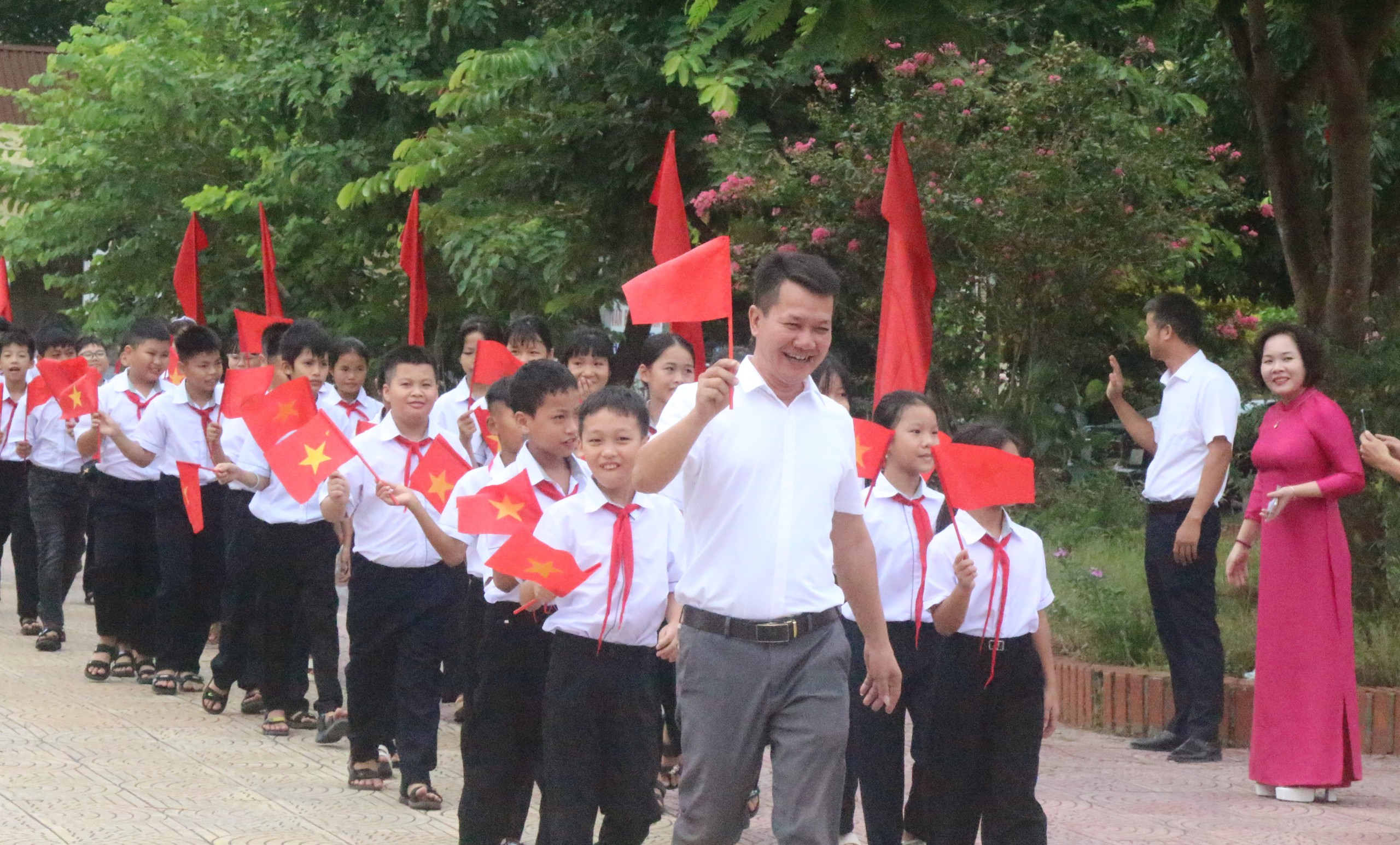 Hải Phòng: Niềm vui ngày khai giảng ở những ngôi trường sáp nhập - Ảnh 12.