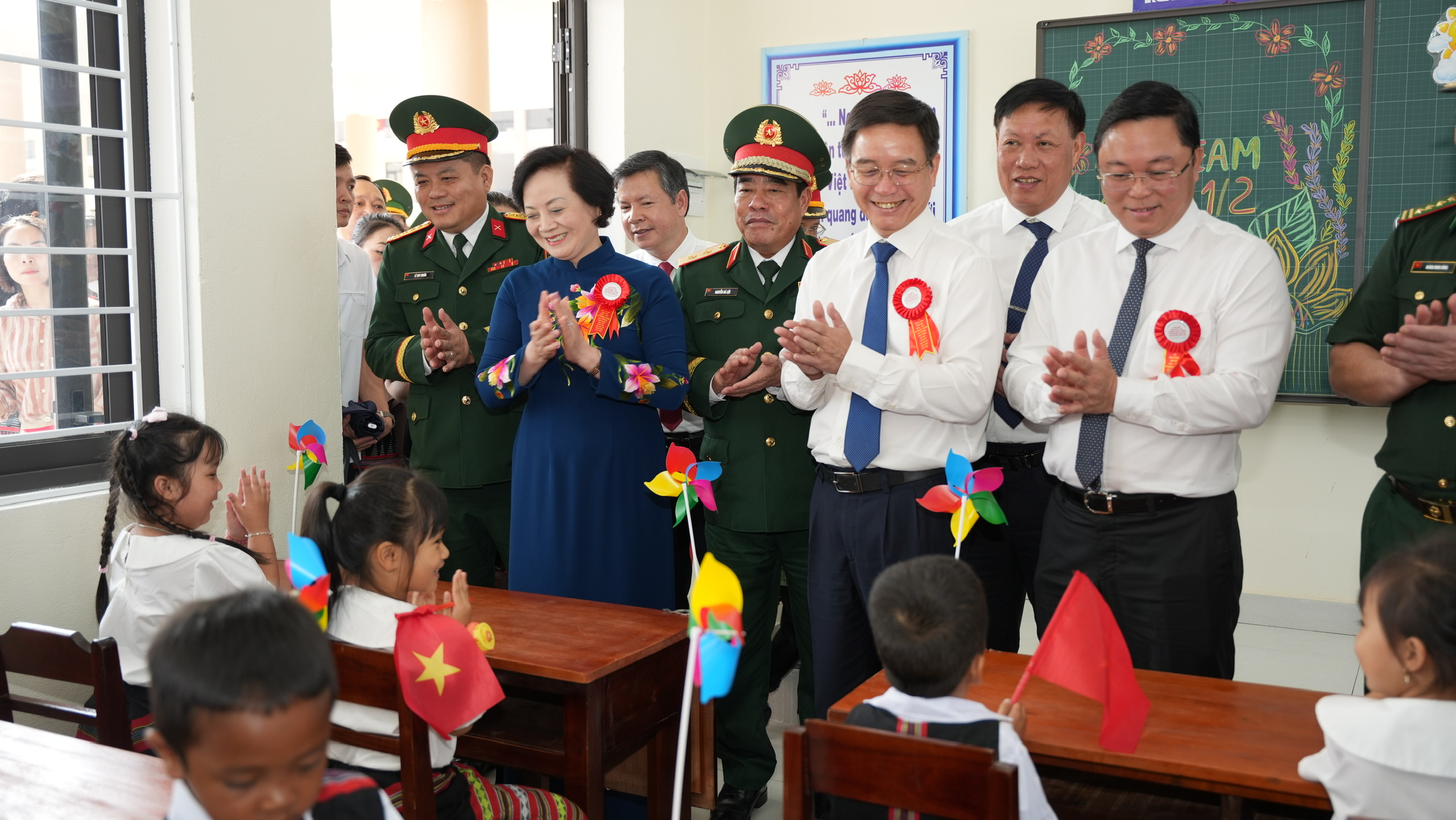 Khánh thành trường phổ thông nội trú liên cấp tại các xã biên giới ở Huế- Ảnh 4.
