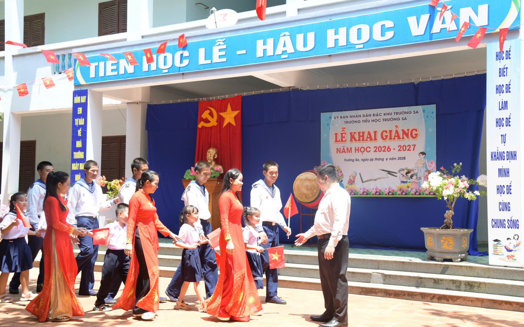 Khai giảng ở Quảng Ninh: Một buổi sáng khởi động cho gần 372.000 học sinh
