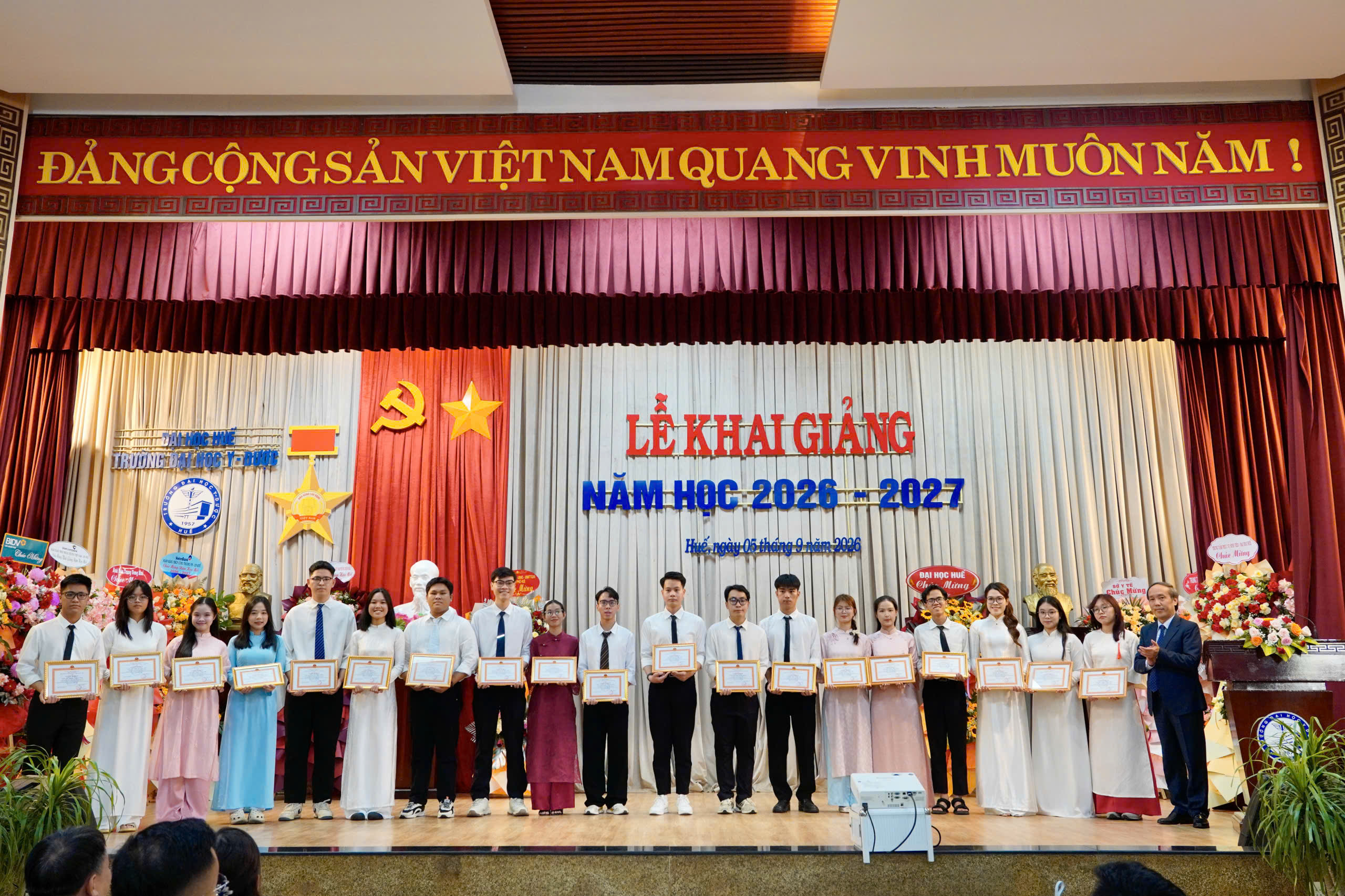 Sinh viên y Huế bước vào chặng đường mới cùng lời nhắn về trách nhiệm thầy thuốc- Ảnh 2.