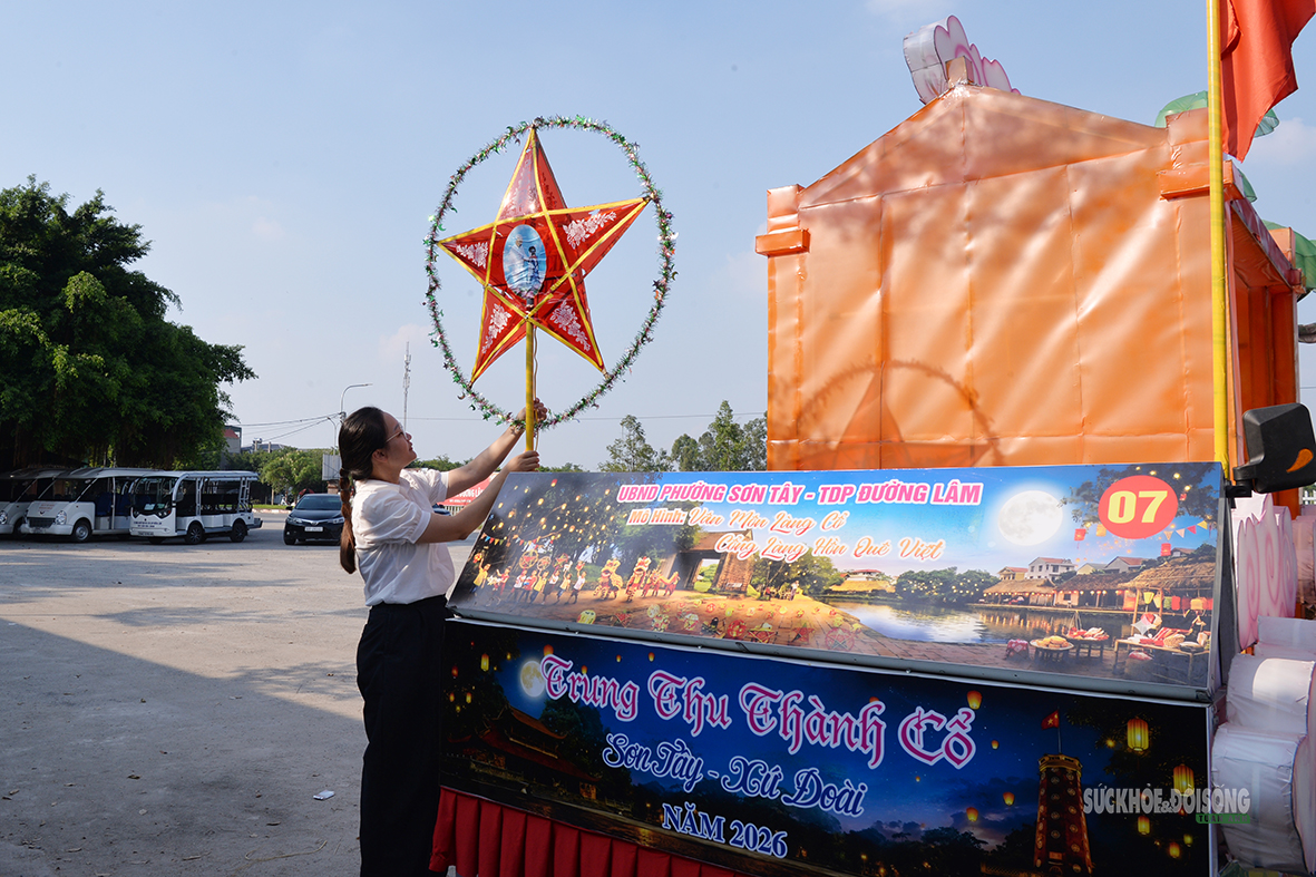 Độc đáo đèn Trung thu lấy ý tưởng từ cổng làng Đường Lâm - Ảnh 6.