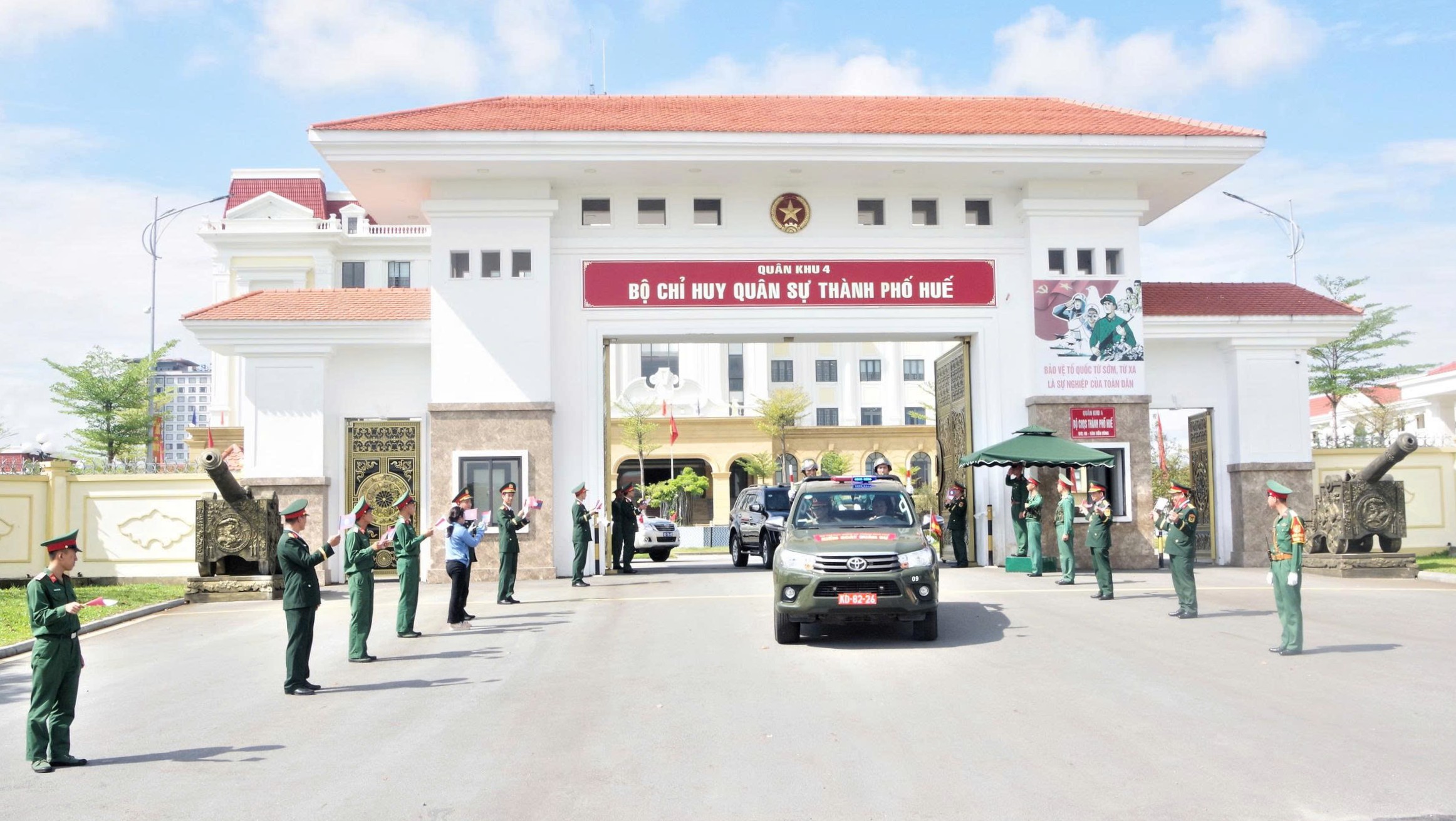 Tiếp nối hành trình tìm kiếm, quy tập hài cốt liệt sĩ trên đất bạn Lào- Ảnh 2.