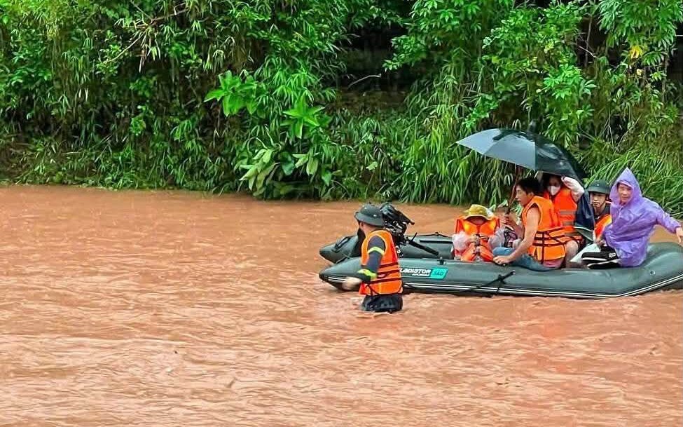 Huế cảnh báo các kịch bản mưa lớn, điều tiết 2 hồ chứa thủy điện - Ảnh 3.